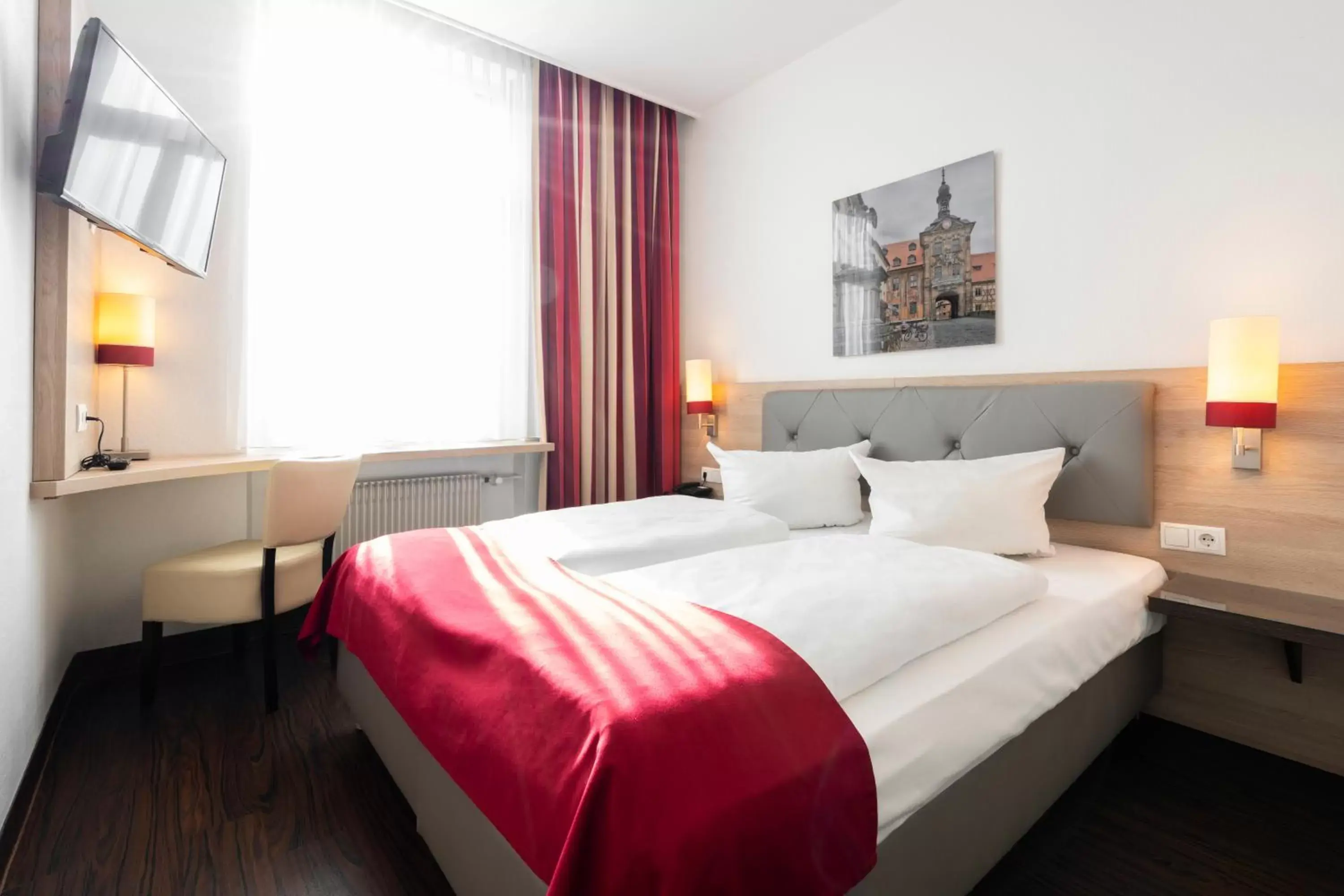 Photo of the whole room, Bed in Hotel National Photo of the whole room, Bed in Hotel National