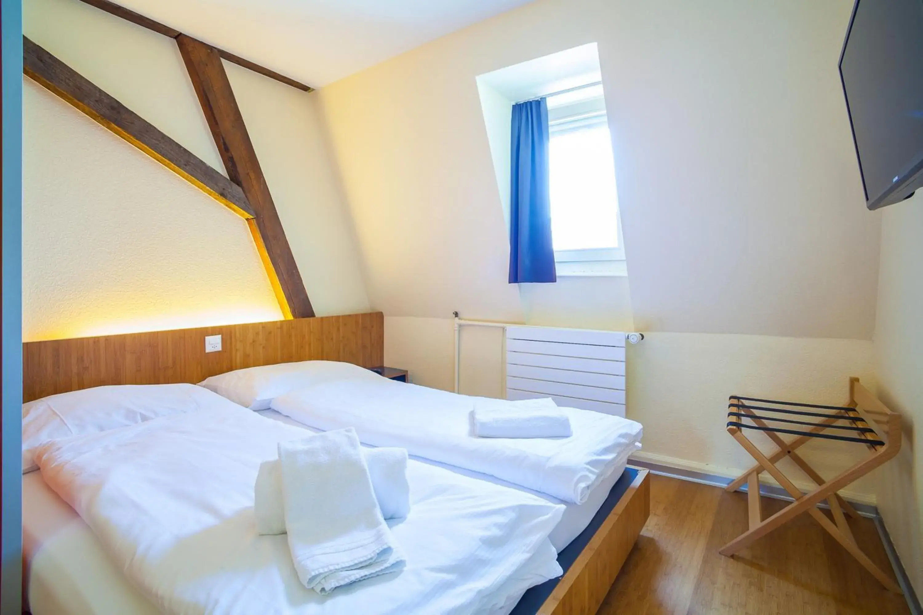 Photo of the whole room, Bed in easyHotel Basel City