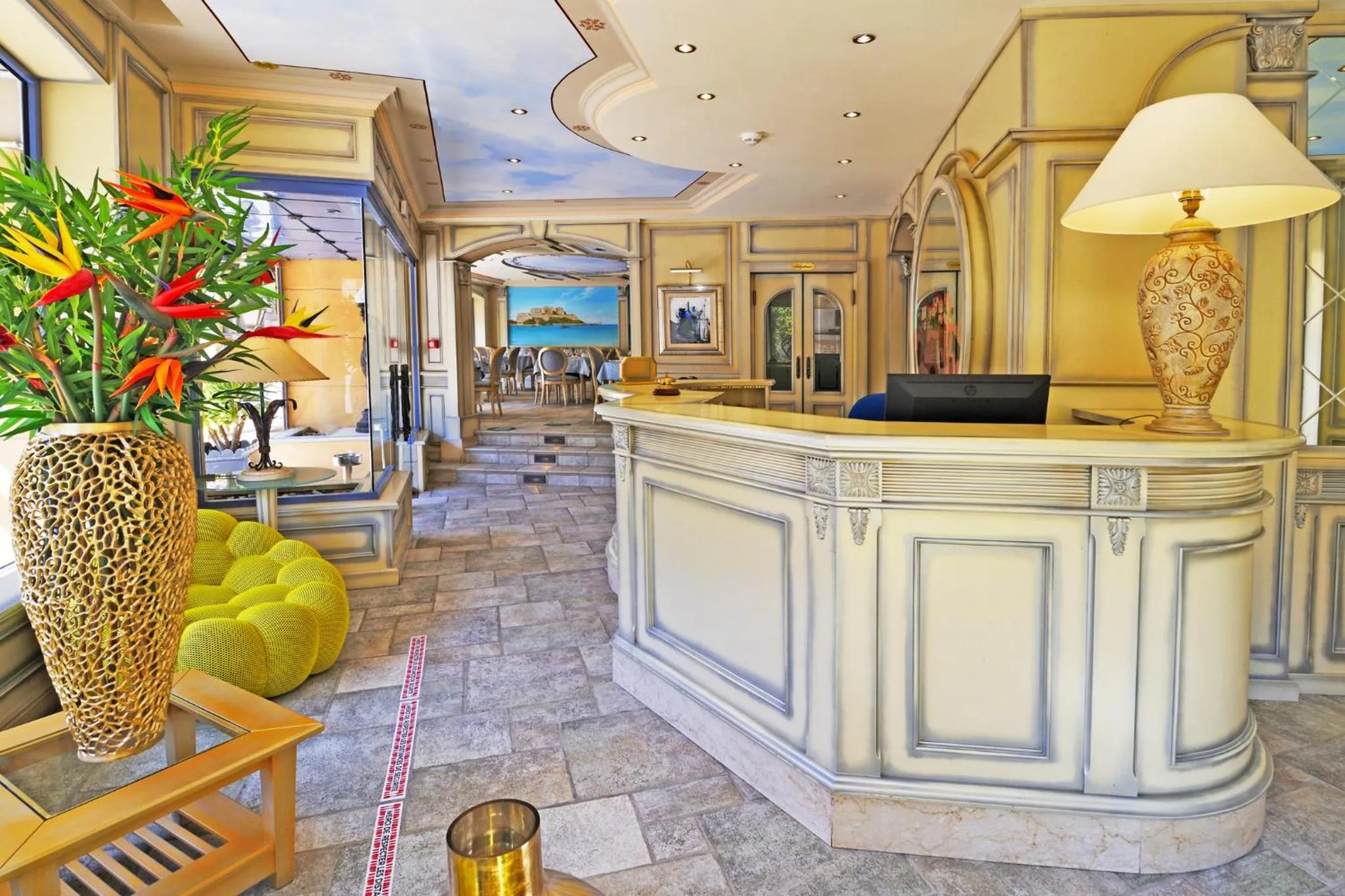 Living room in Hôtel Le Rocher