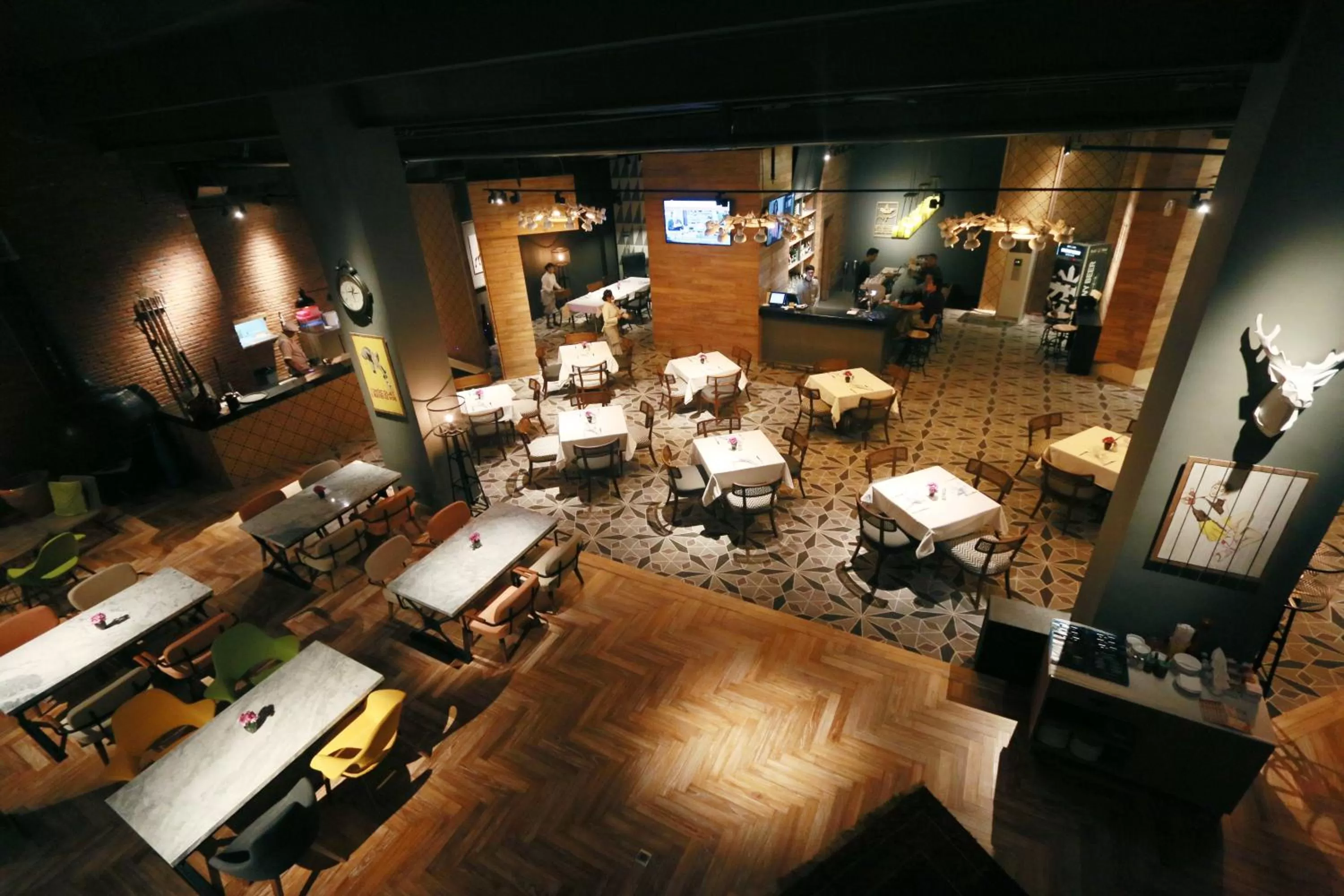 Restaurant/places to eat in Java Paragon Hotel & Residences