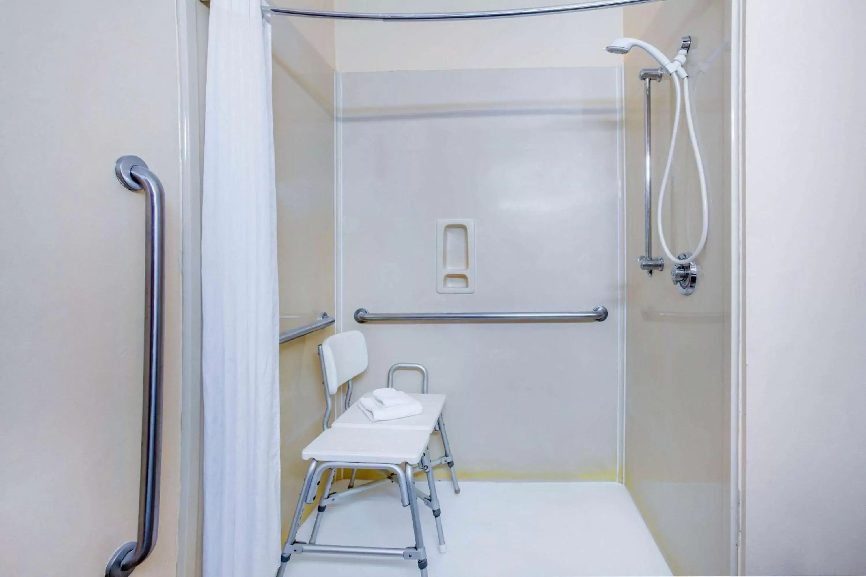 Shower, Bathroom in La Quinta by Wyndham Dallas Mesquite