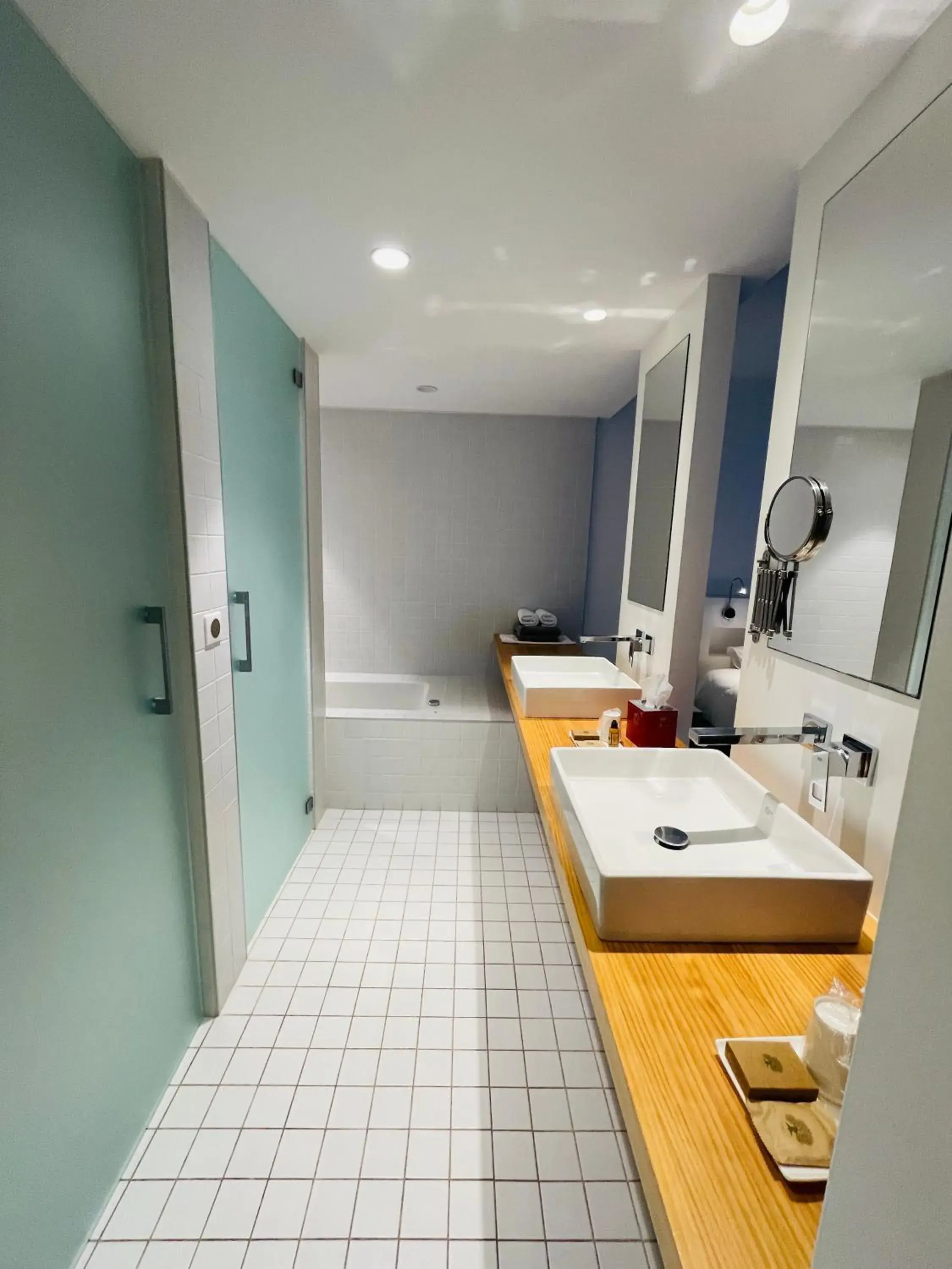 Property building, Bathroom in Hotel Restaurant Santiago