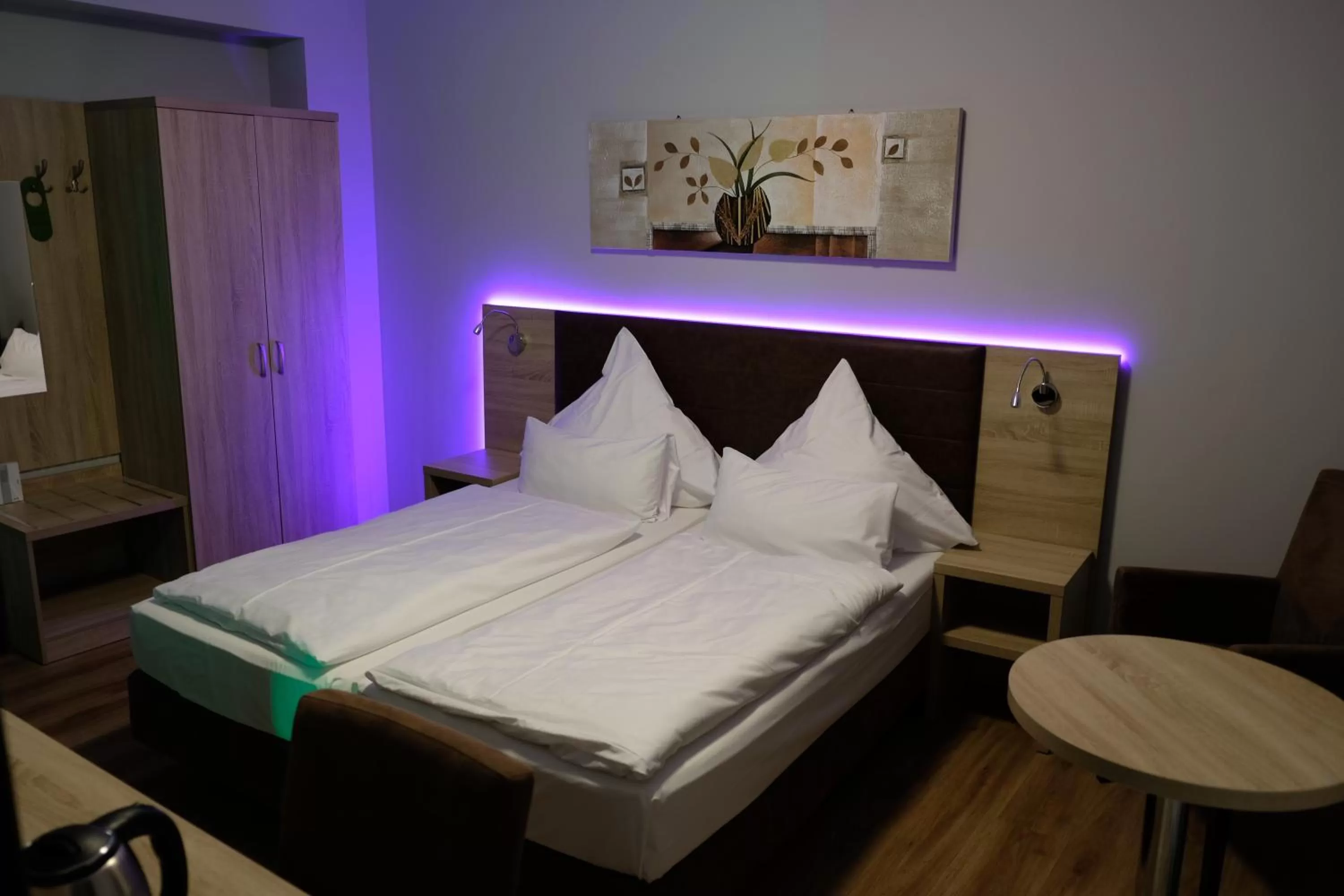 Photo of the whole room, Bed in Minx – CityHotels