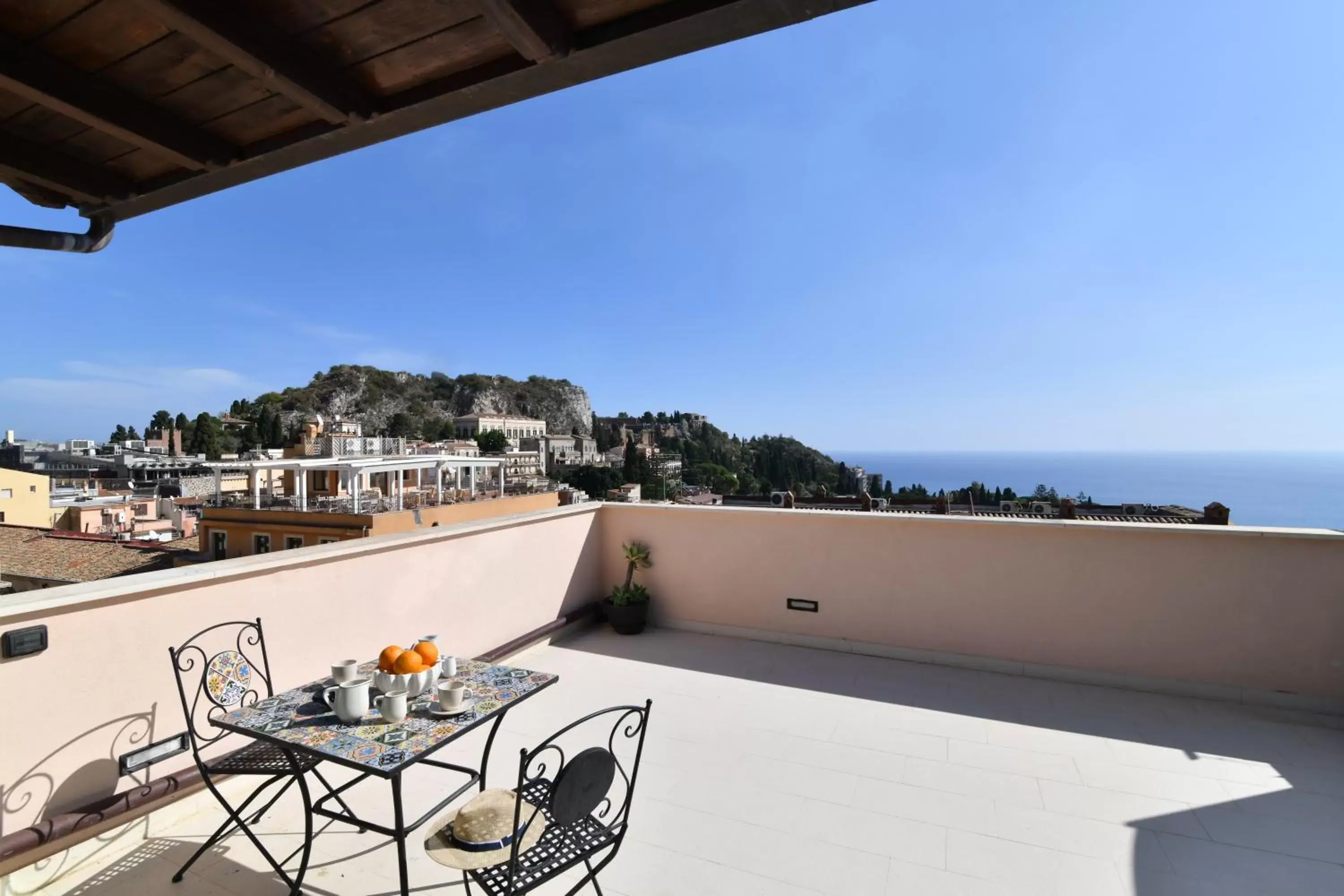 Property building, Balcony/Terrace in Hotel Le Chevalier