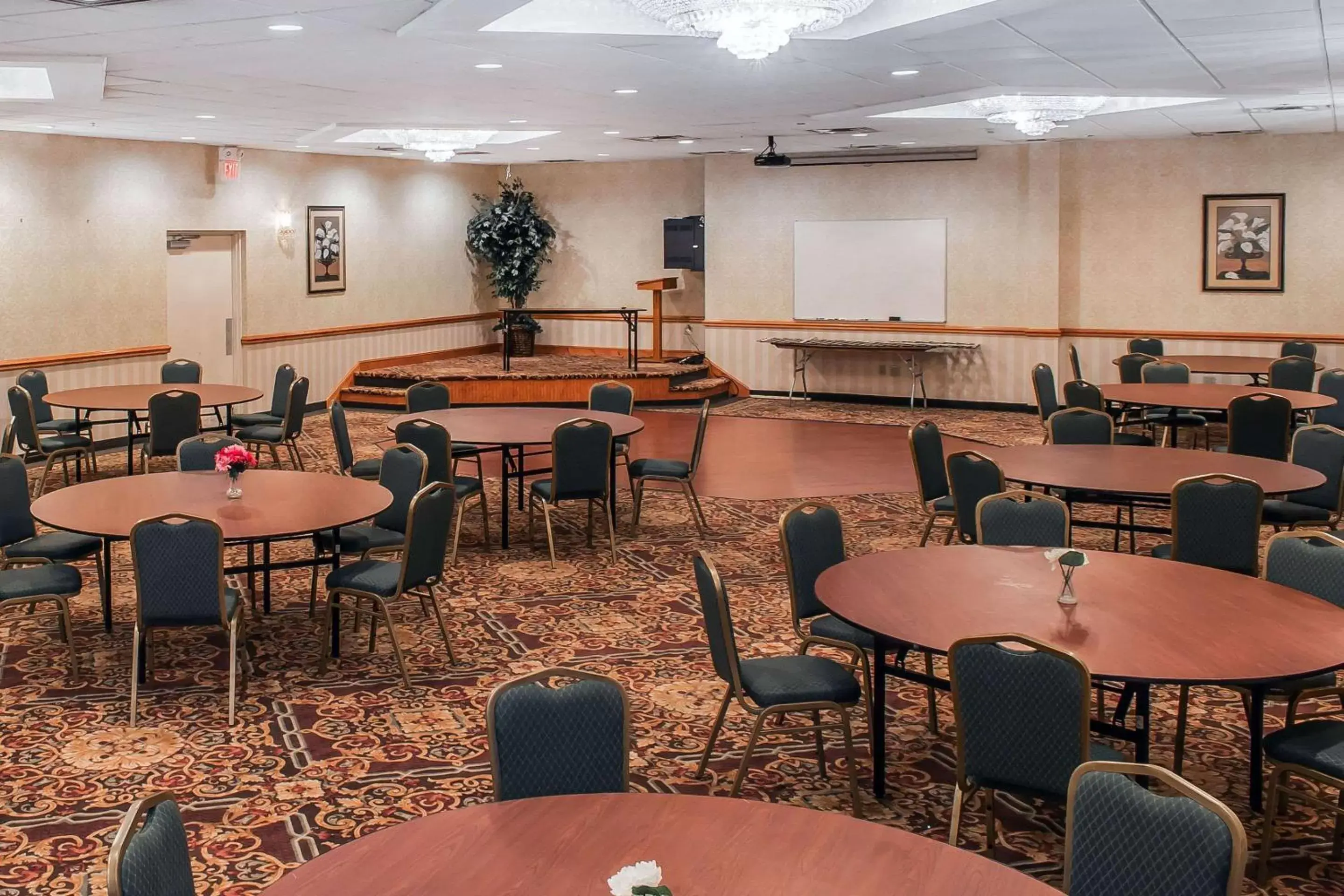 On site, Restaurant/Places to Eat in Quality Inn Hackettstown - Long Valley