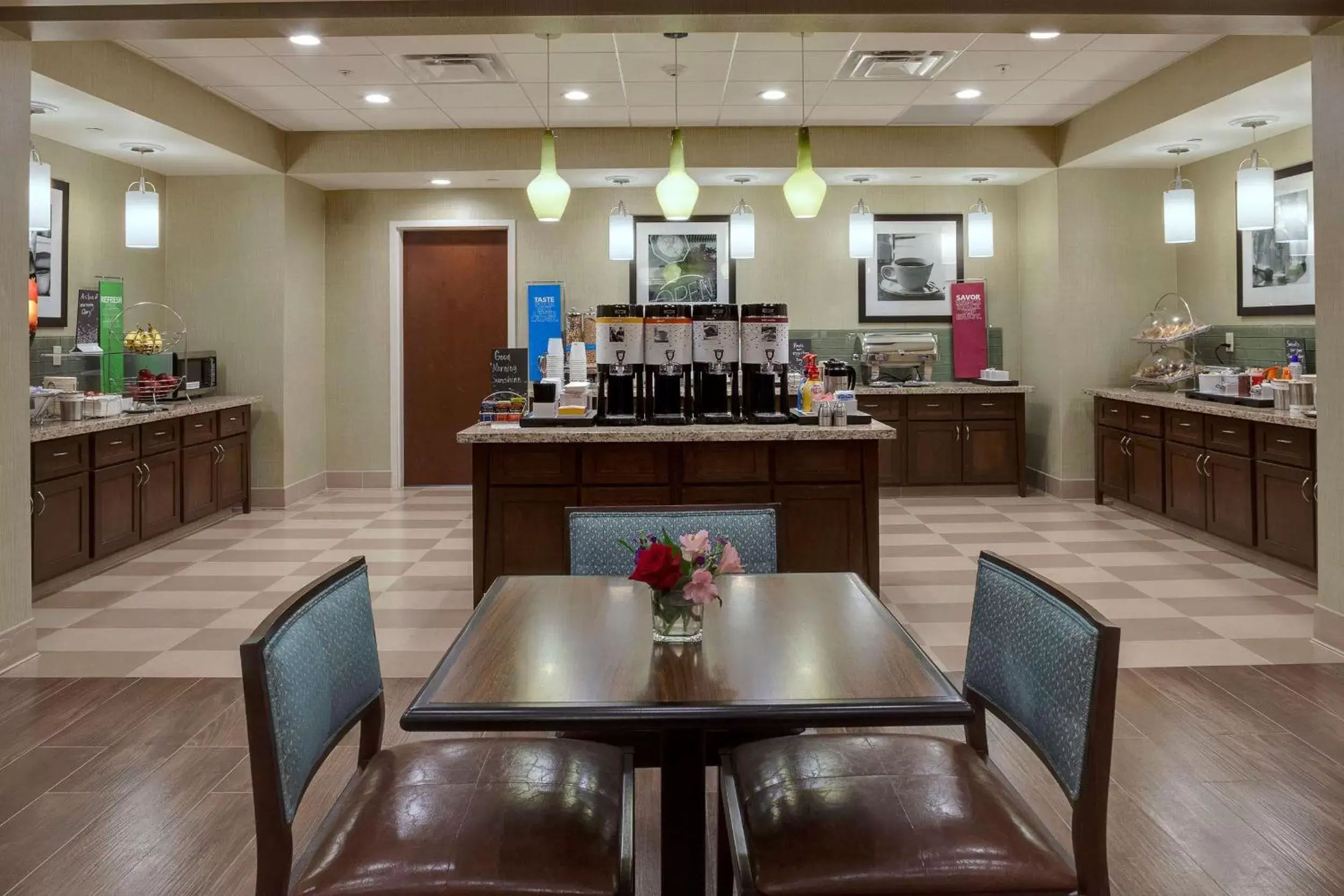 Restaurant/places to eat in Hampton Inn & Suites Blythe, CA Restaurant/places to eat in Hampton Inn & Suites Blythe, CA