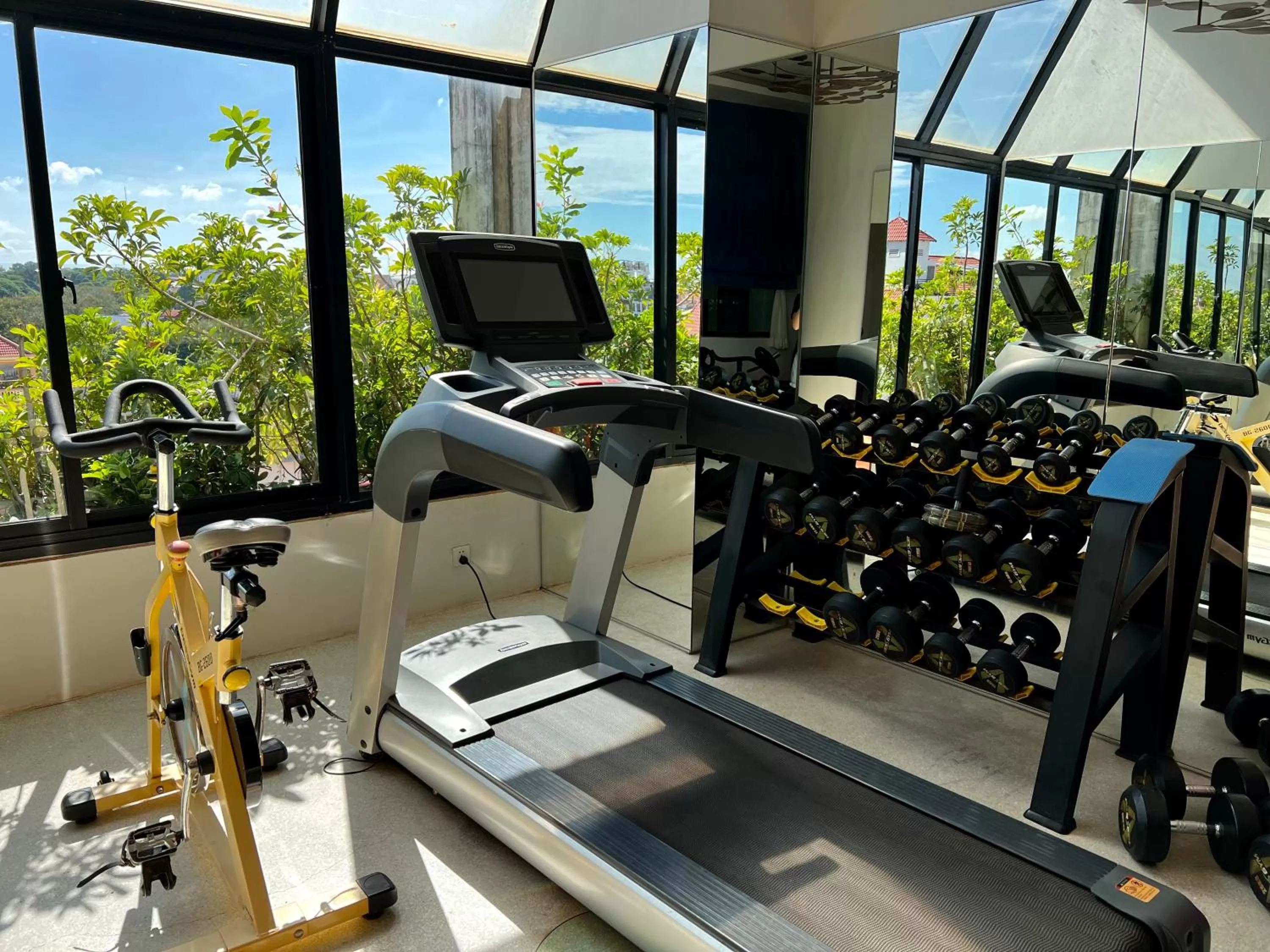 Fitness centre/facilities in HARI Residence & Spa