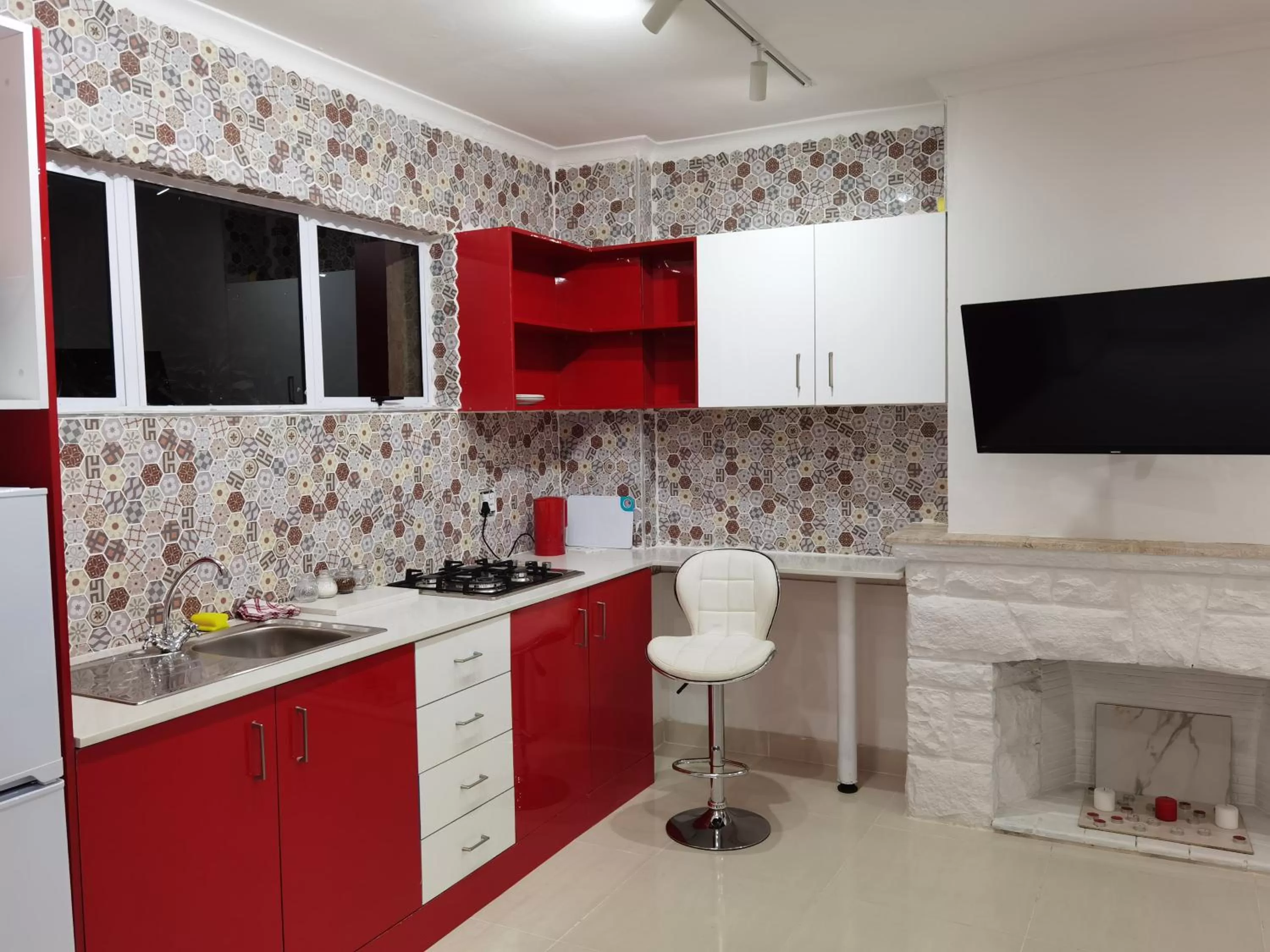 Kitchen or kitchenette in Gem of Manor drive