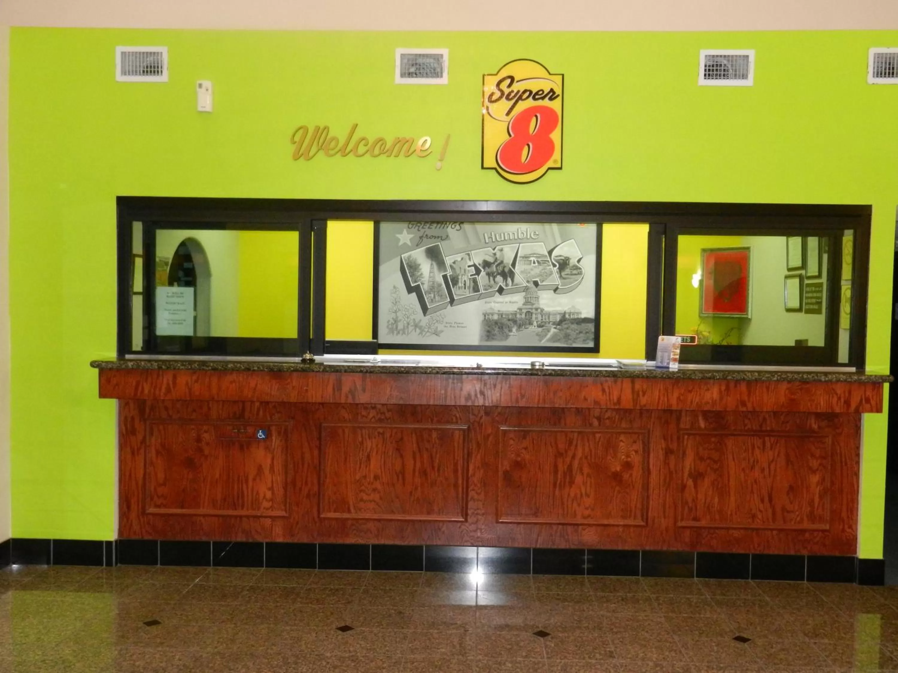 Lobby or reception, Lobby/Reception in Super 8 by Wyndham Humble - Atascocita - FM 1960 I-69