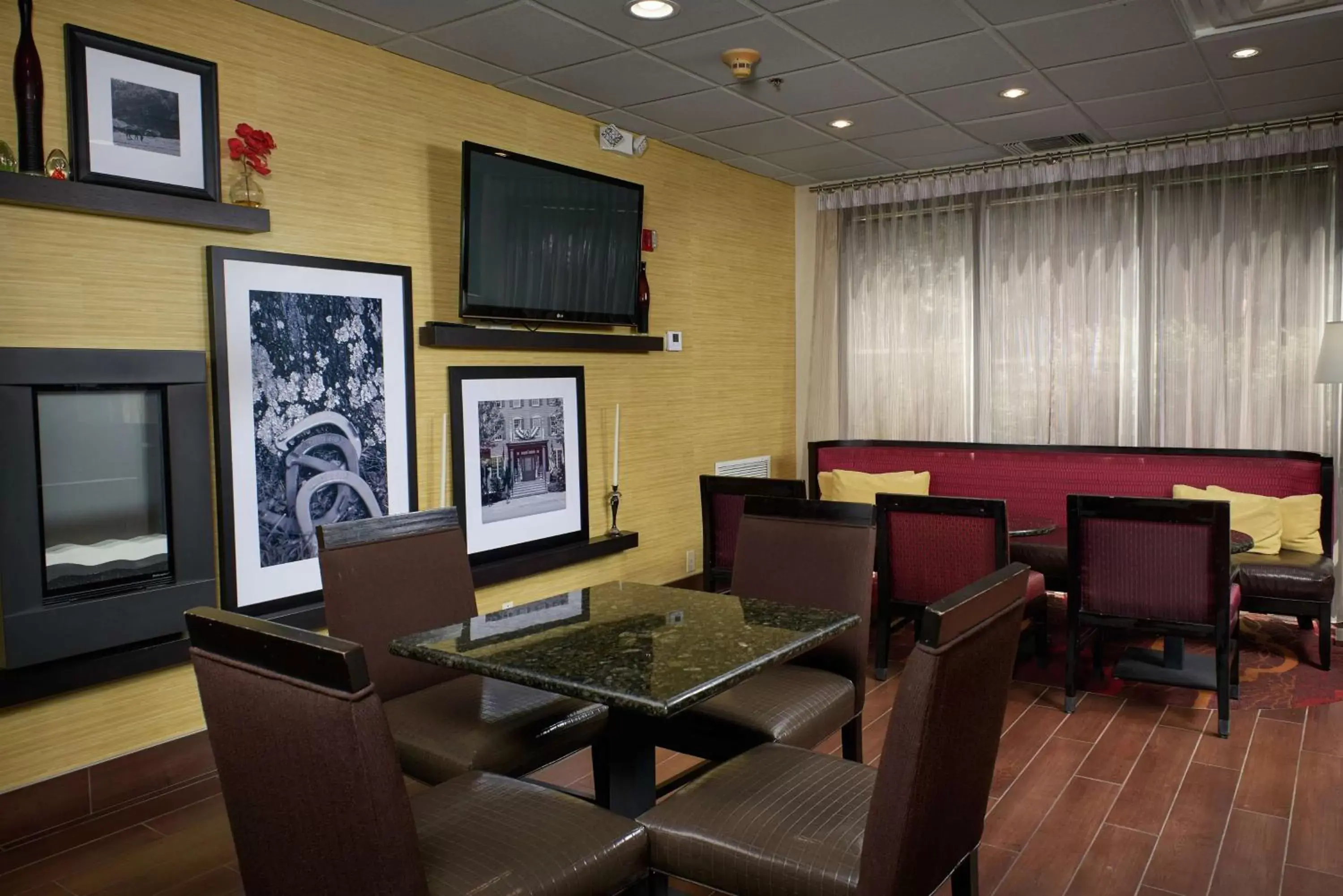 Lobby or reception in Hampton Inn Louisville/I-65/Brooks Road