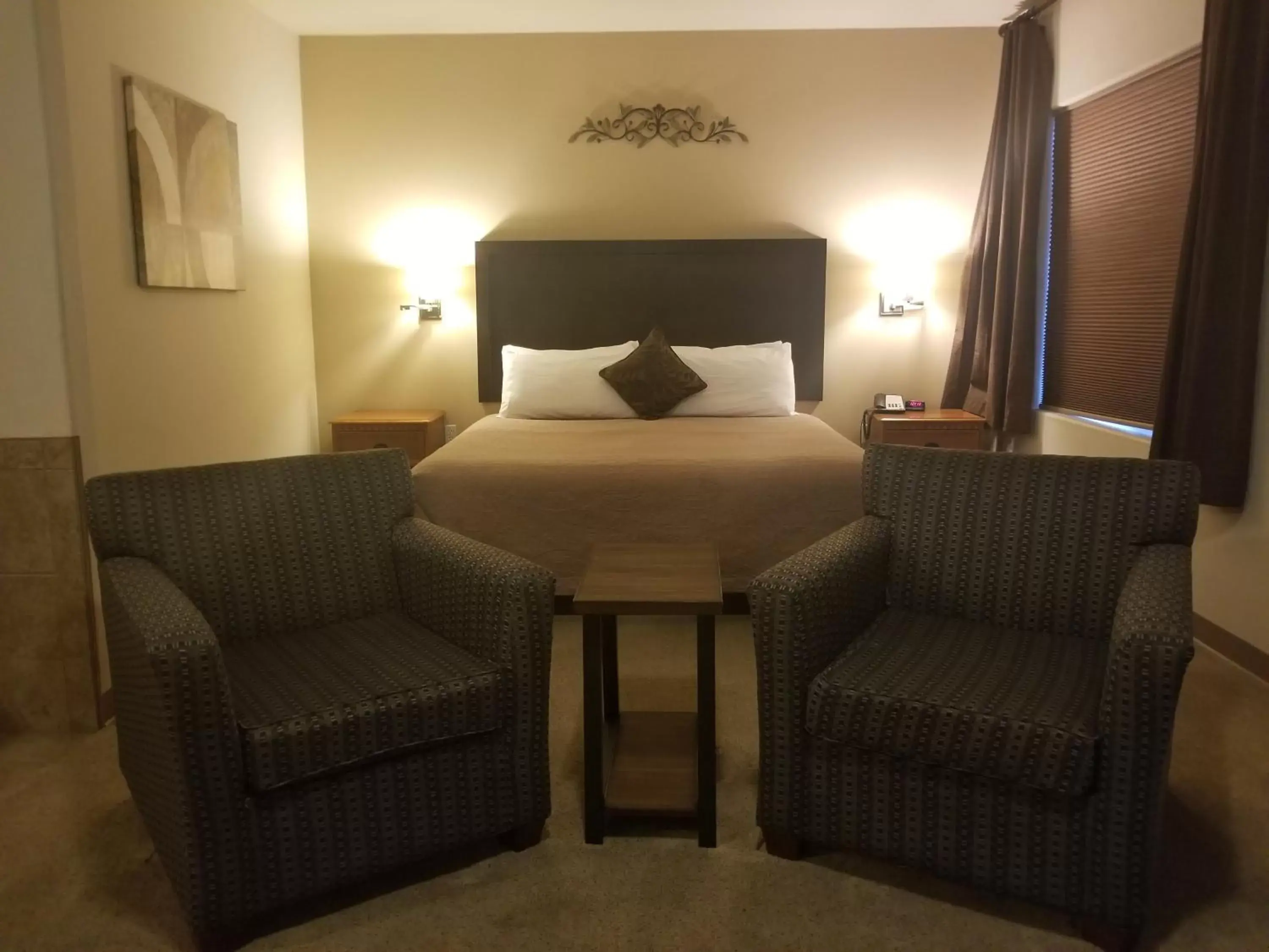 Bed in Grand View Inn & Suites