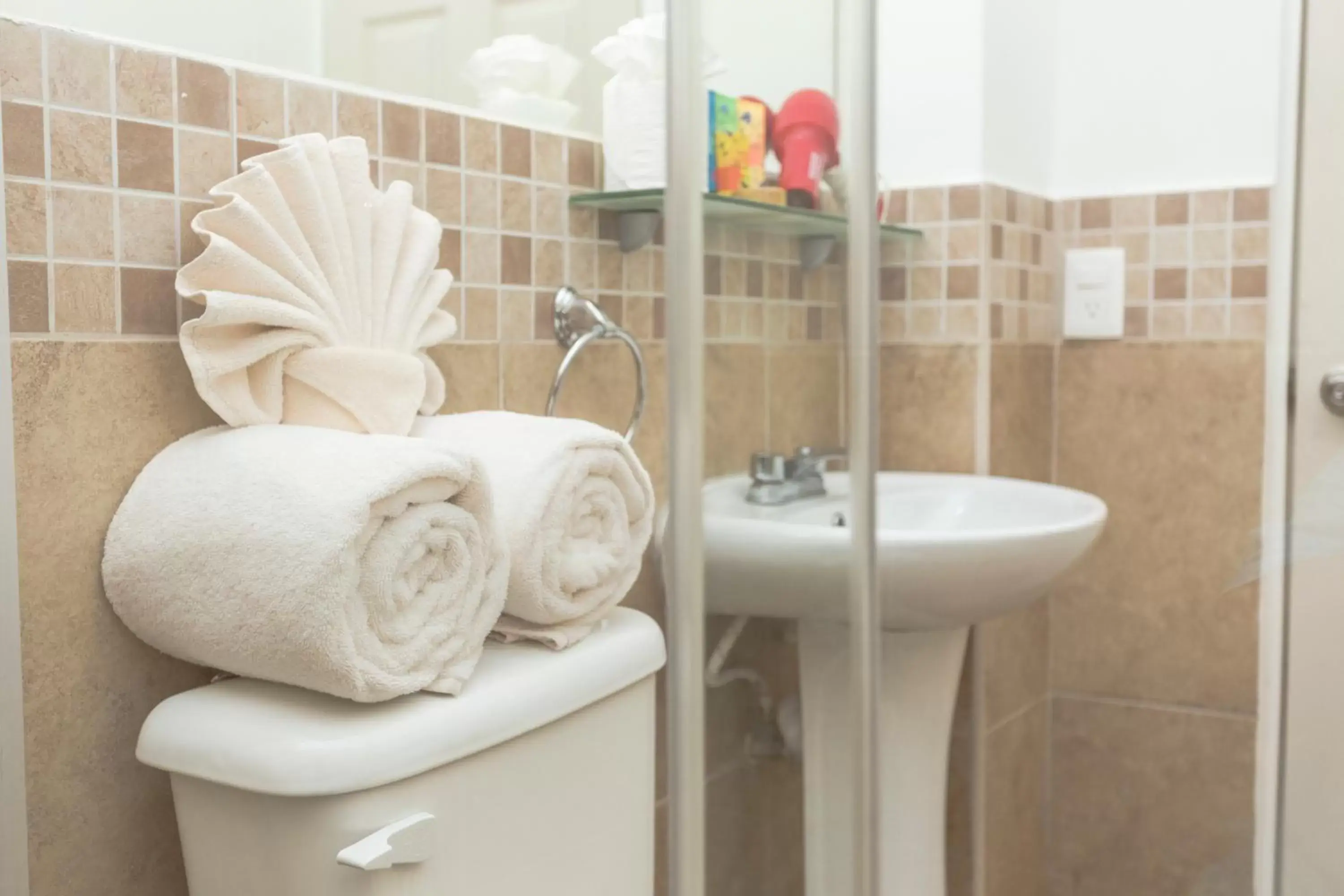 Shower, Bathroom in 5ta AVENIDA Alma y Mar APART HOTEL by BFH