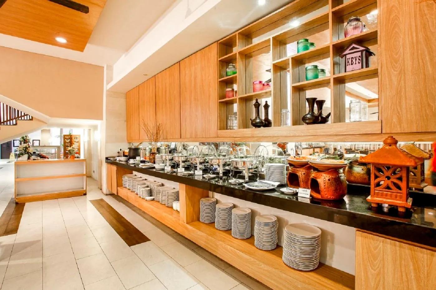 Restaurant/places to eat in Euphoria Hotel