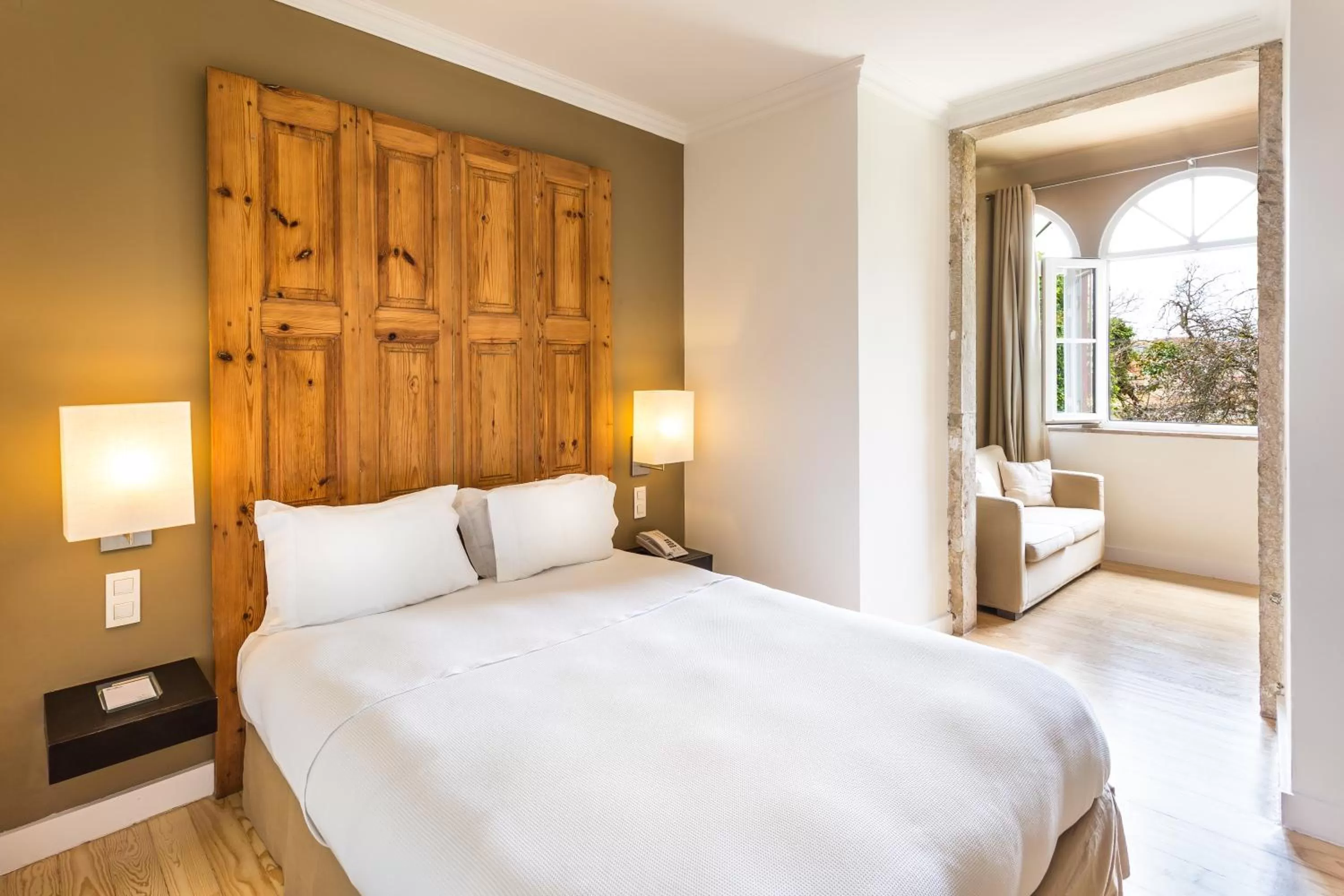 Bedroom, Bed in York House Lisboa Hotel