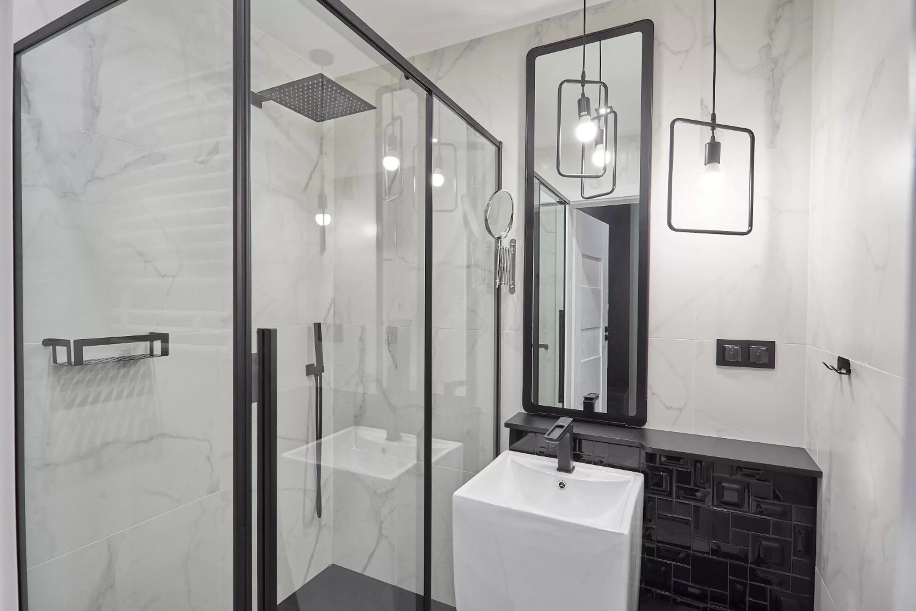 Shower in RAJSKA 3 by PI Apartments