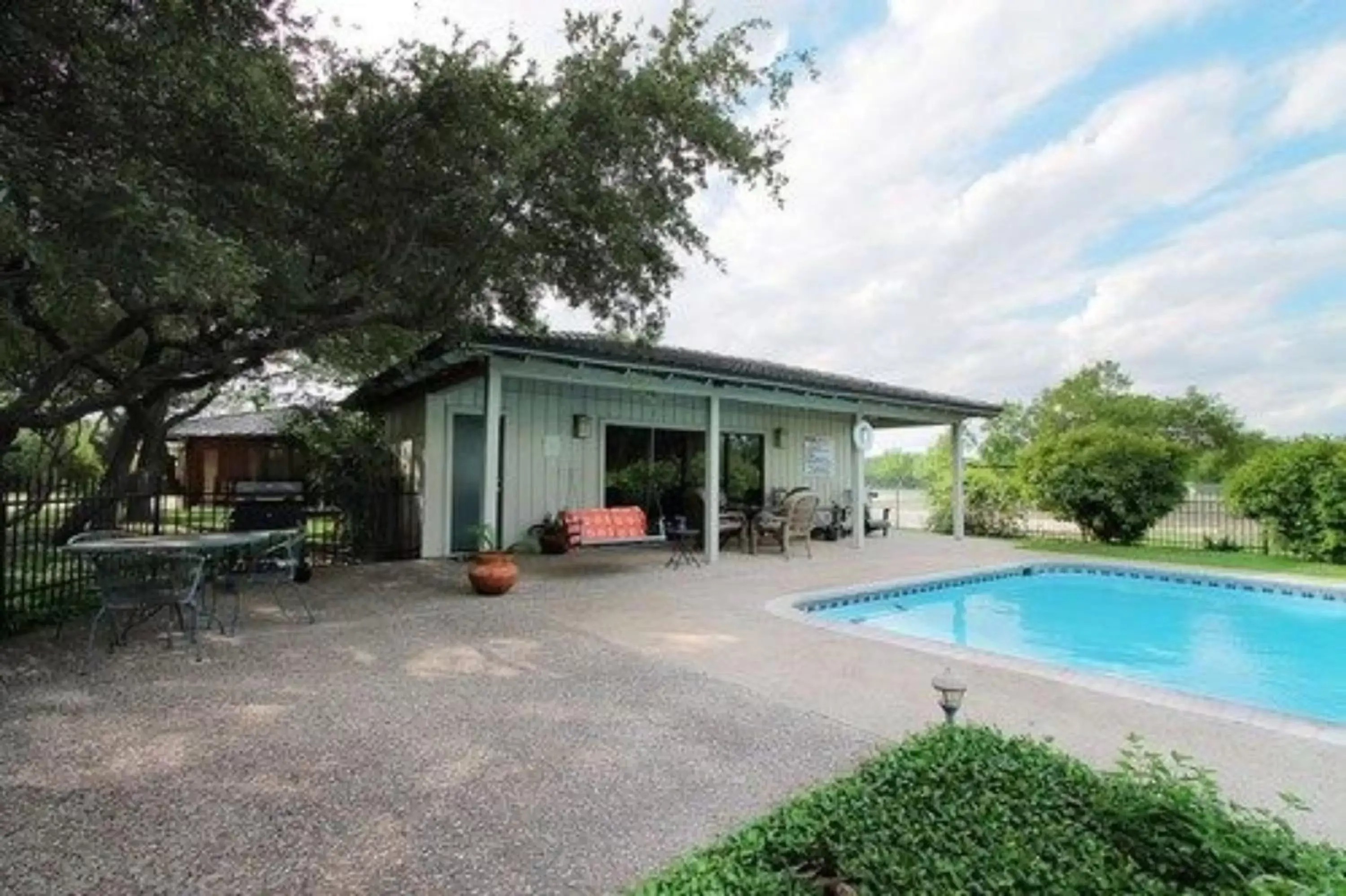 Other, Property Building in Live Oaks Bed and Breakfast
