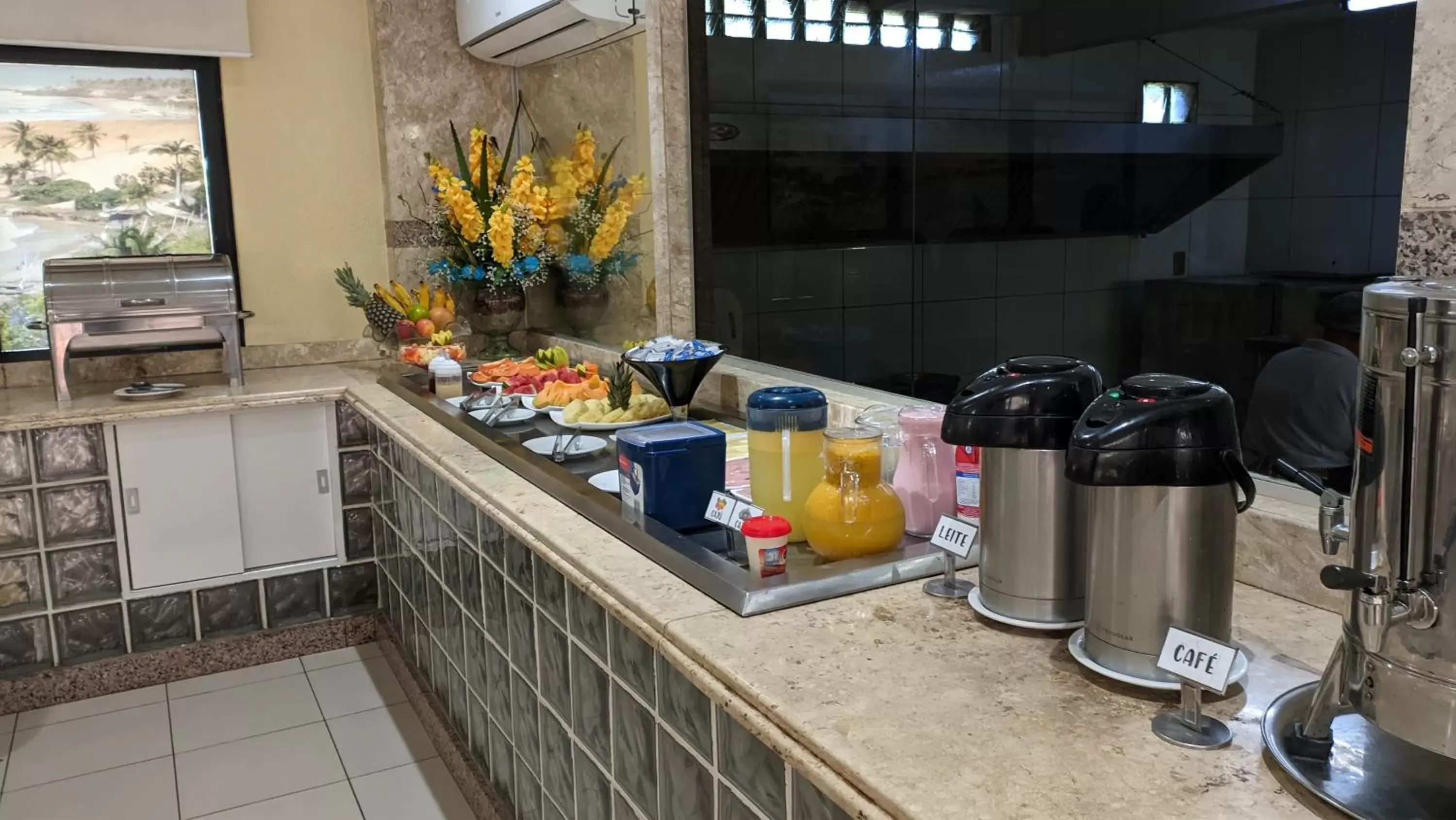 Breakfast, Kitchen/Kitchenette in Golden Beach Hotel