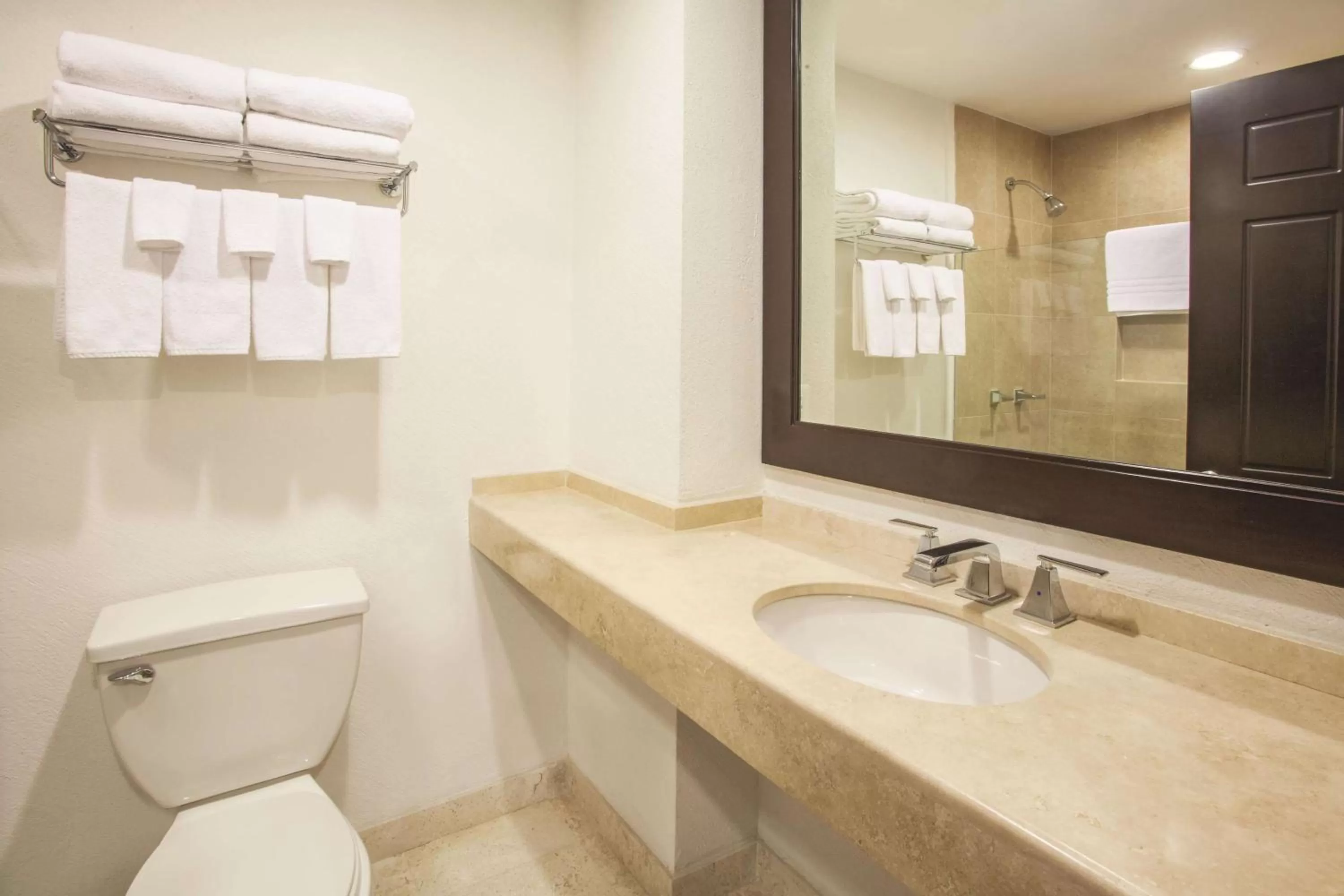 Photo of the whole room, Bathroom in La Quinta by Wyndham Poza Rica