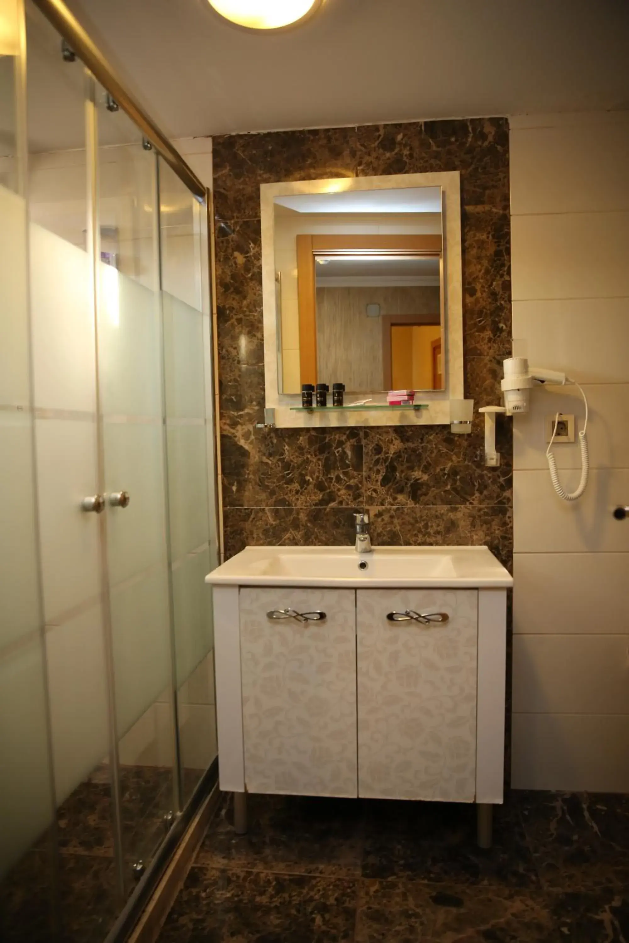 Bathroom in Montagna Hera Hotel