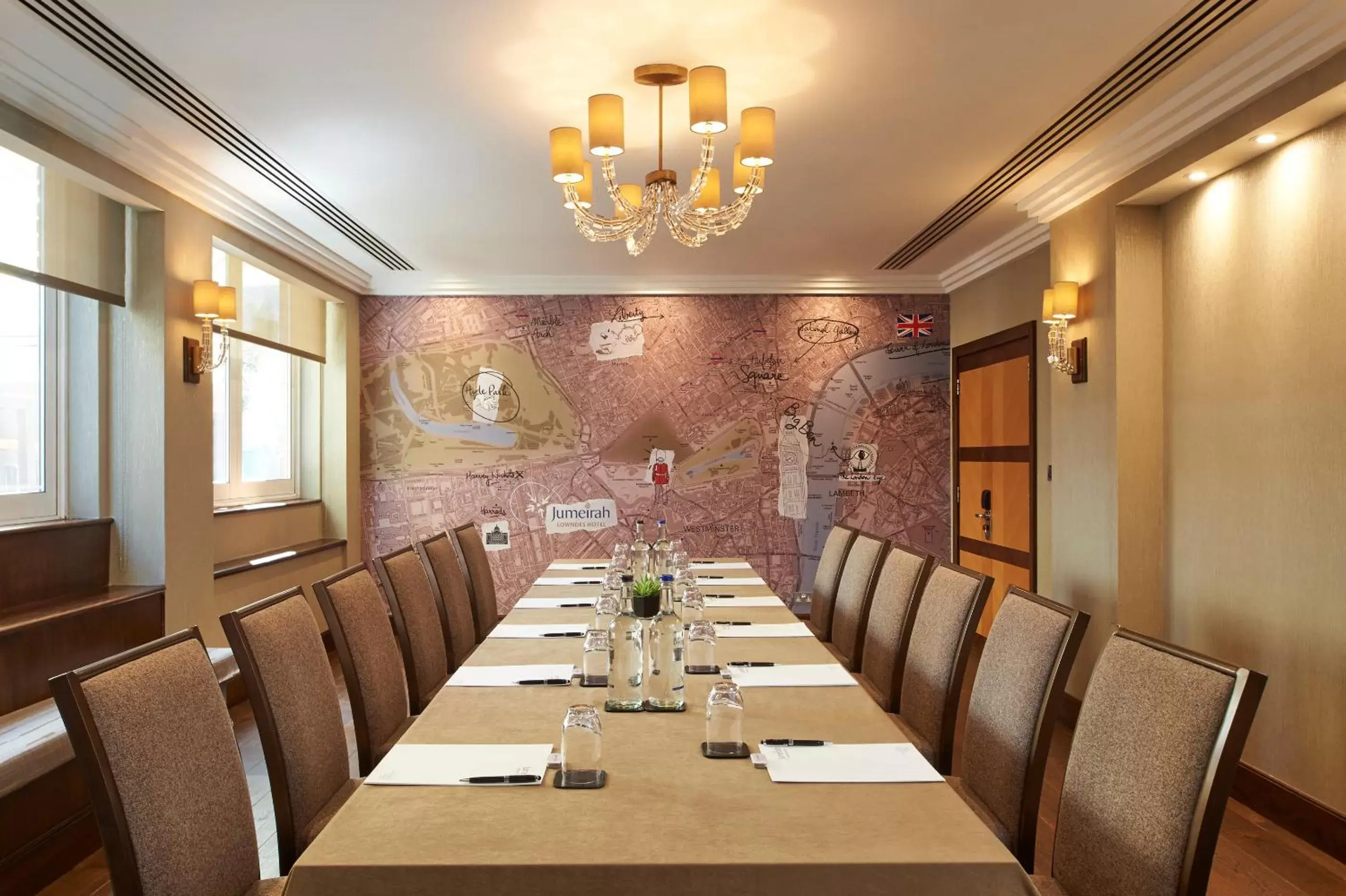Meeting/conference room, Restaurant/Places to Eat in Jumeirah Lowndes Hotel