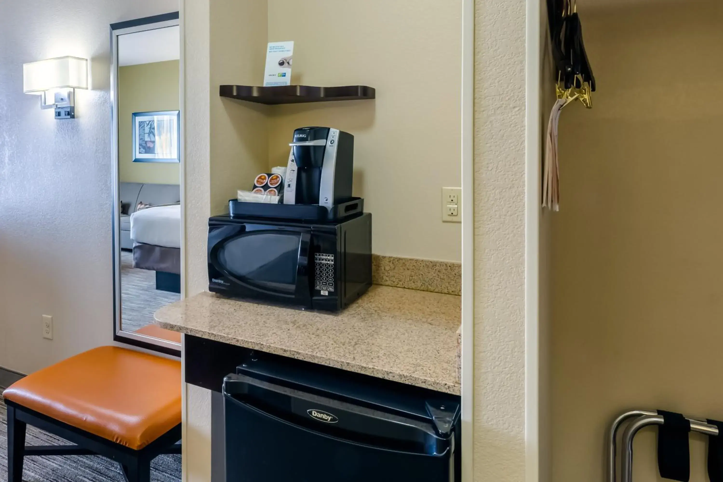 Photo of the whole room, Kitchen/Kitchenette in Holiday Inn Express Hotel & Suites Dallas West