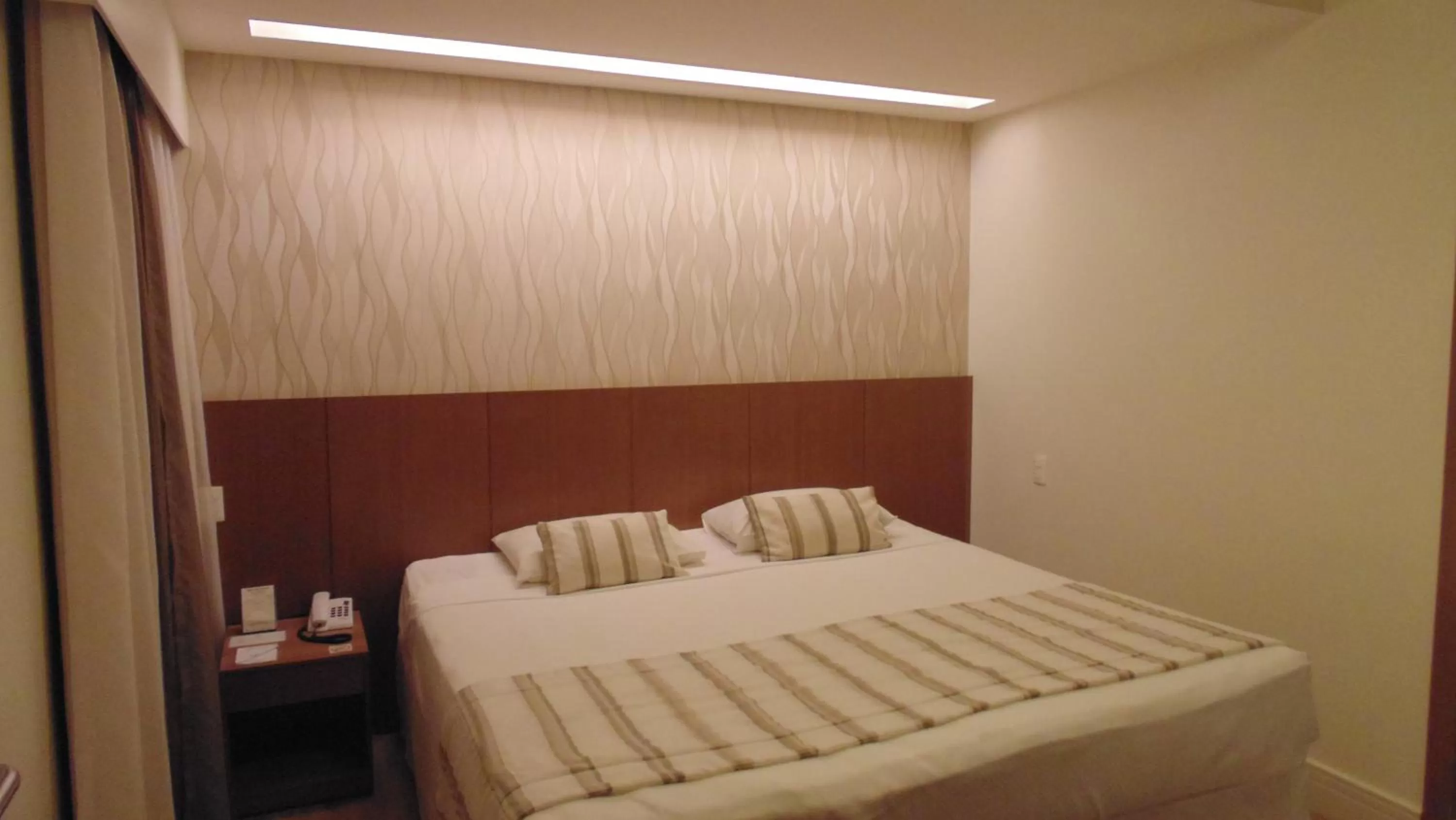 Bed in Mirasol Copacabana Hotel