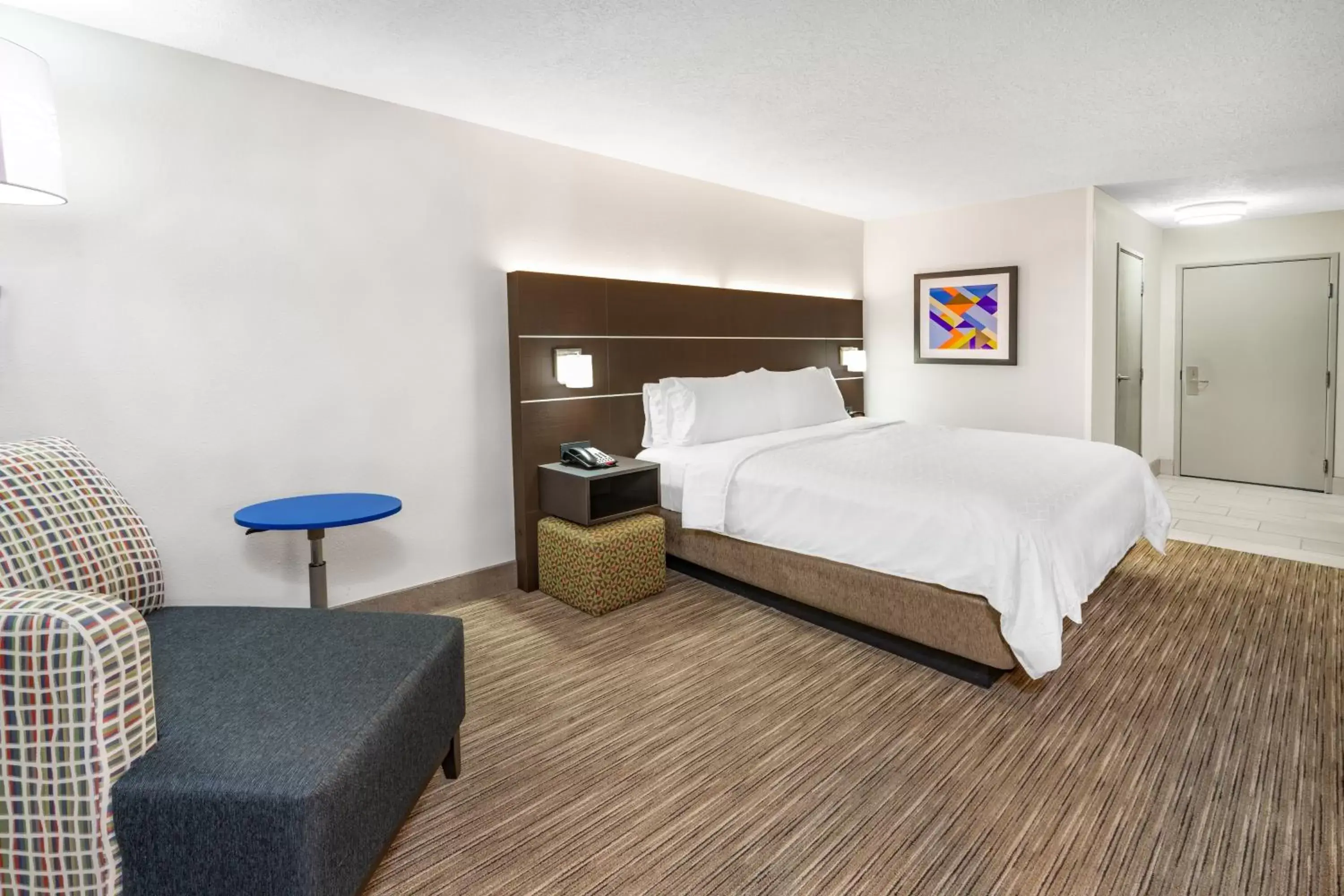 Photo of the whole room, Bed in Holiday Inn Express Hotel & Suites Albuquerque - North Balloon Fiesta Park, an IHG Hotel