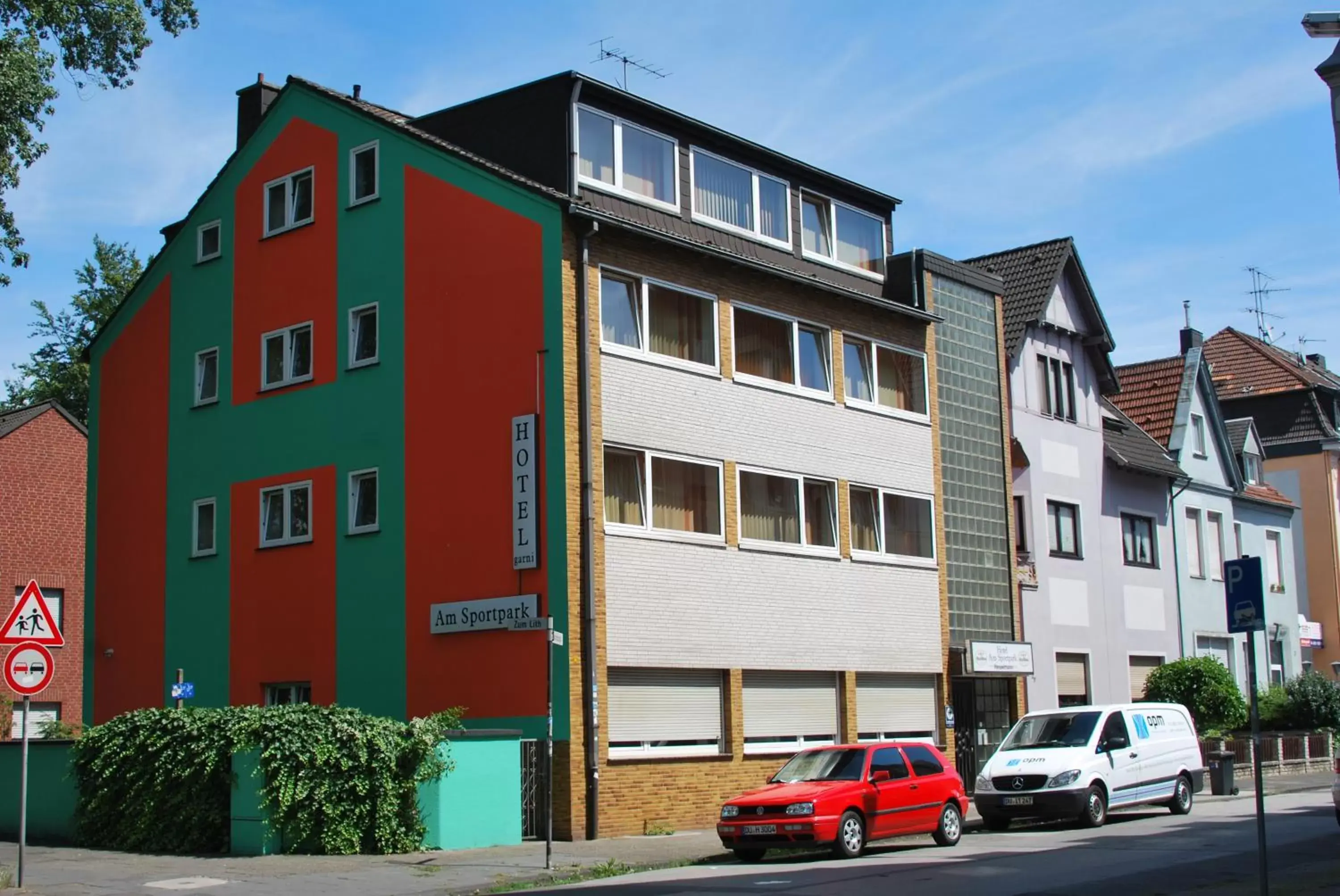 Facade/entrance, Property Building in Hotel Am Sportpark