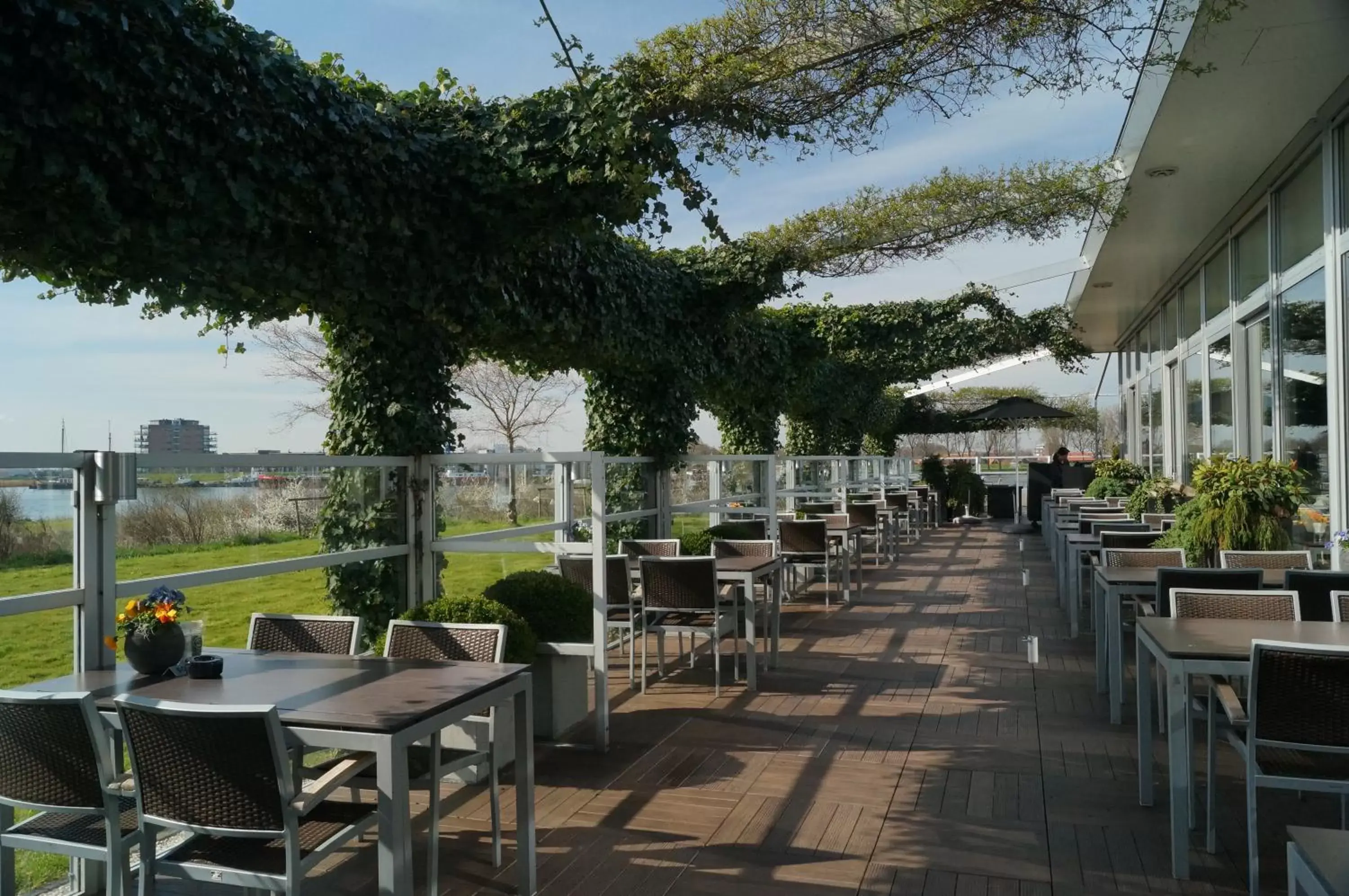 Balcony/Terrace, Restaurant/Places to Eat in Van der Valk Hotel ARA Zwijndrecht