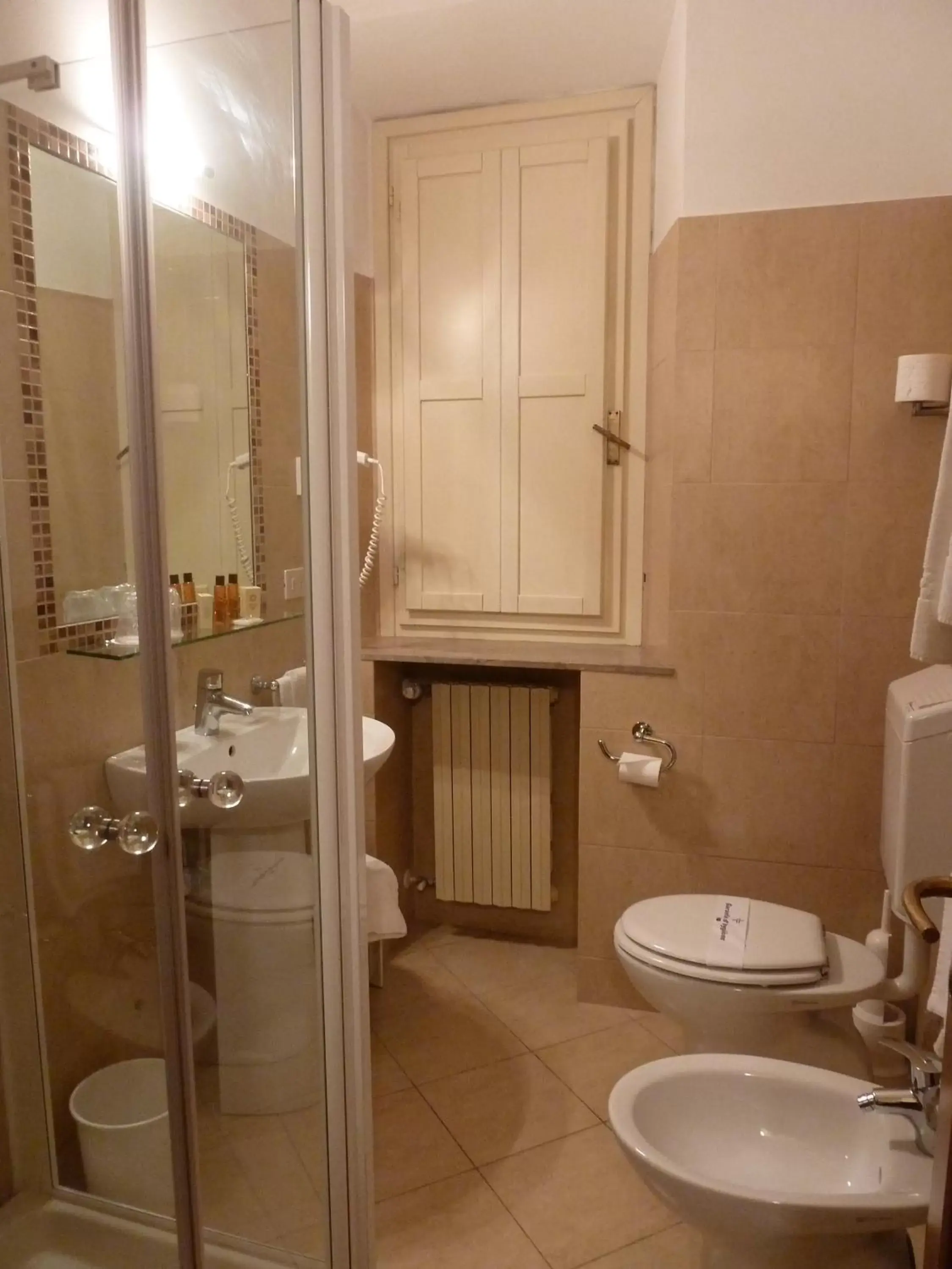 Bathroom in Albergo Reggio