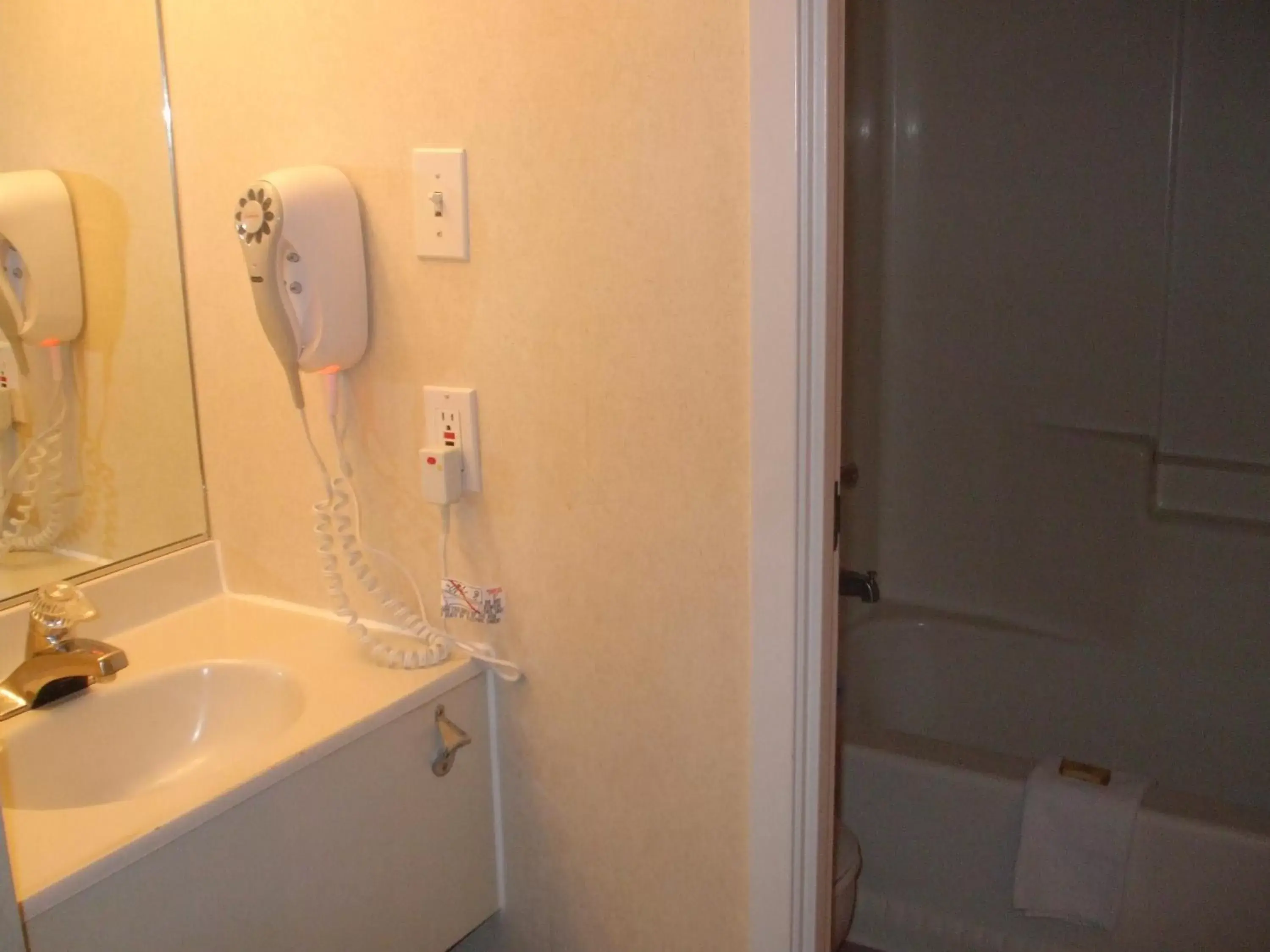 Bathroom in Days Inn by Wyndham Trois-Rivieres