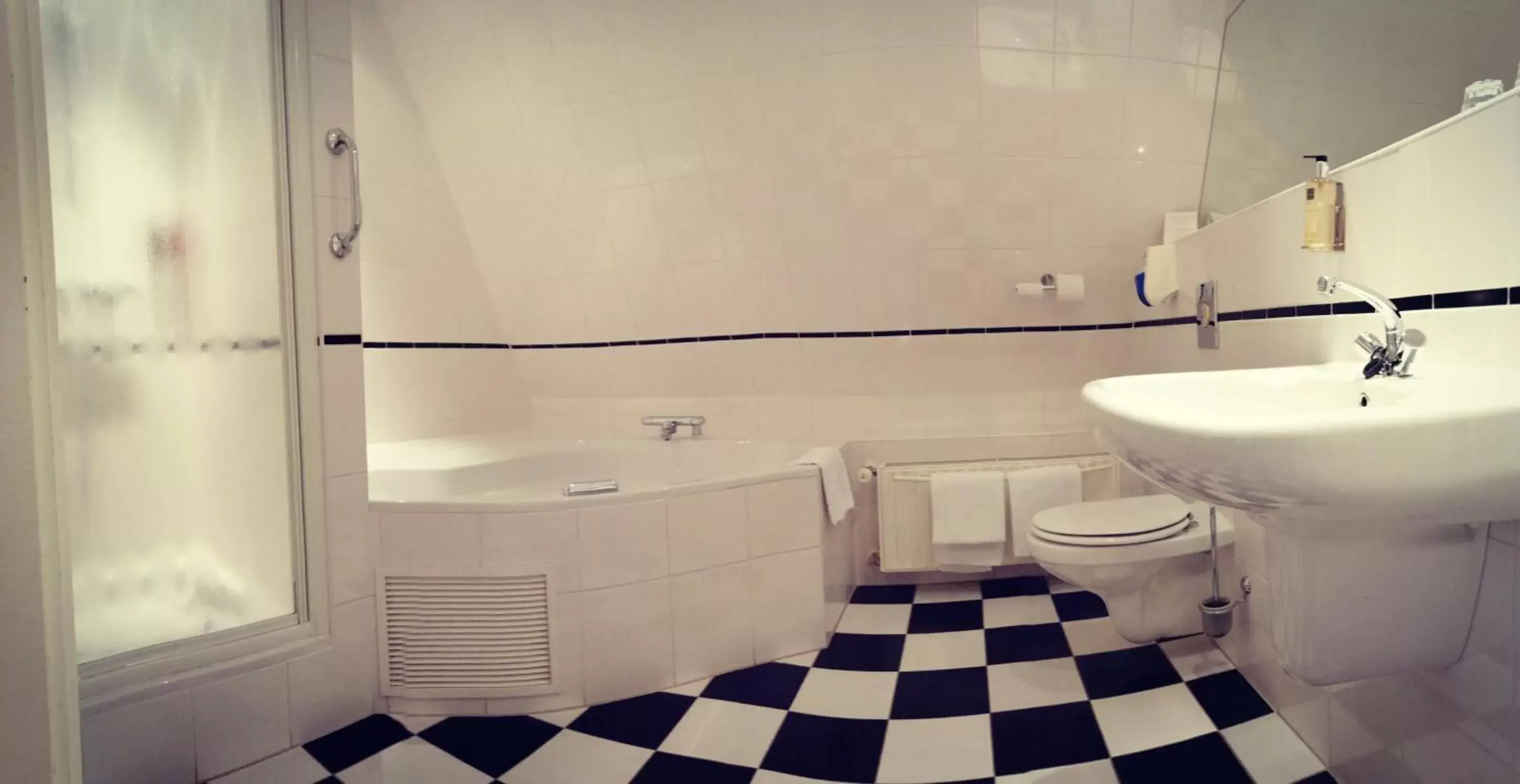 Bathroom in Hotel Wesseling