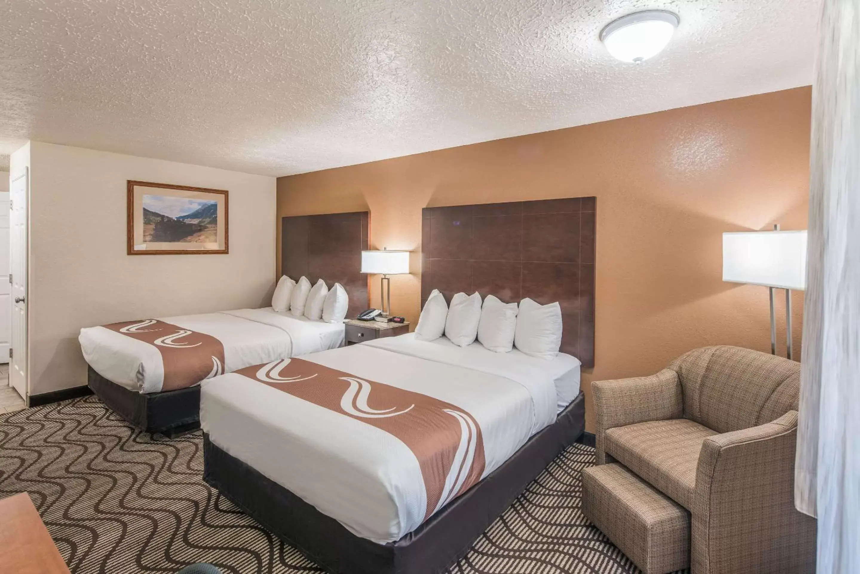 Photo of the whole room, Bed in Quality Inn & Suites Downtown Walla Walla