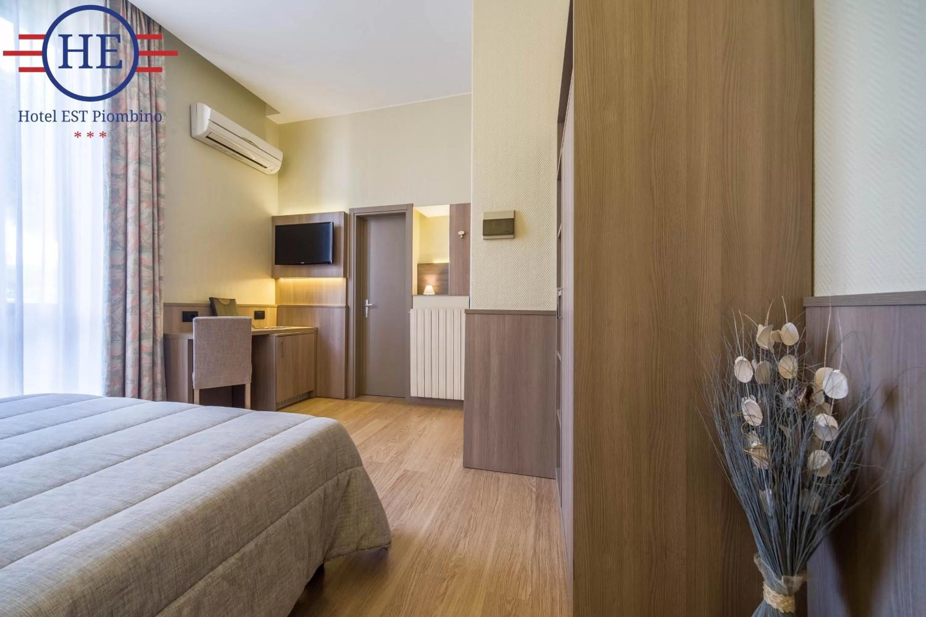 Bedroom in Hotel Est Piombino