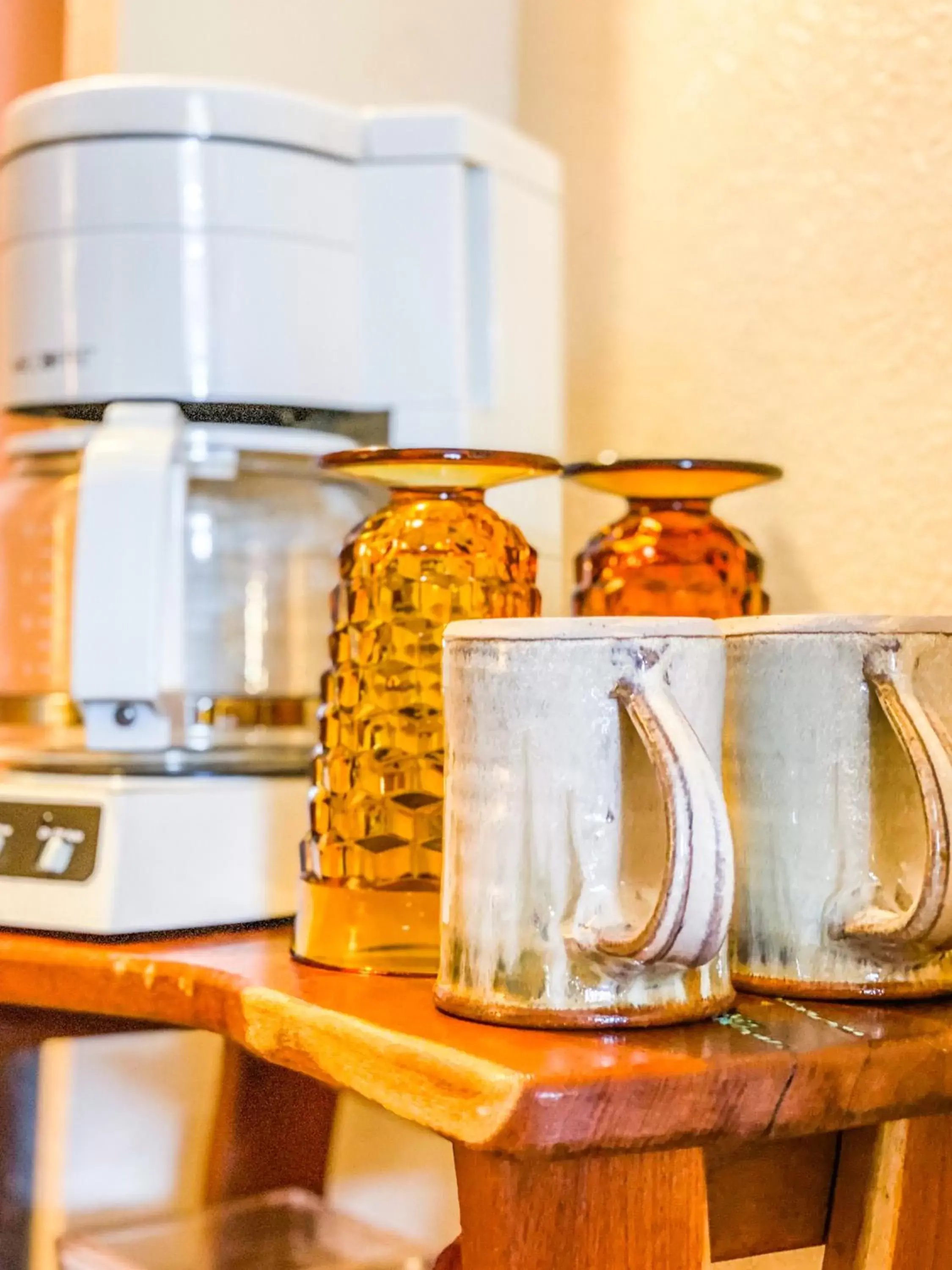 Coffee/tea facilities in Inn at the Art Center