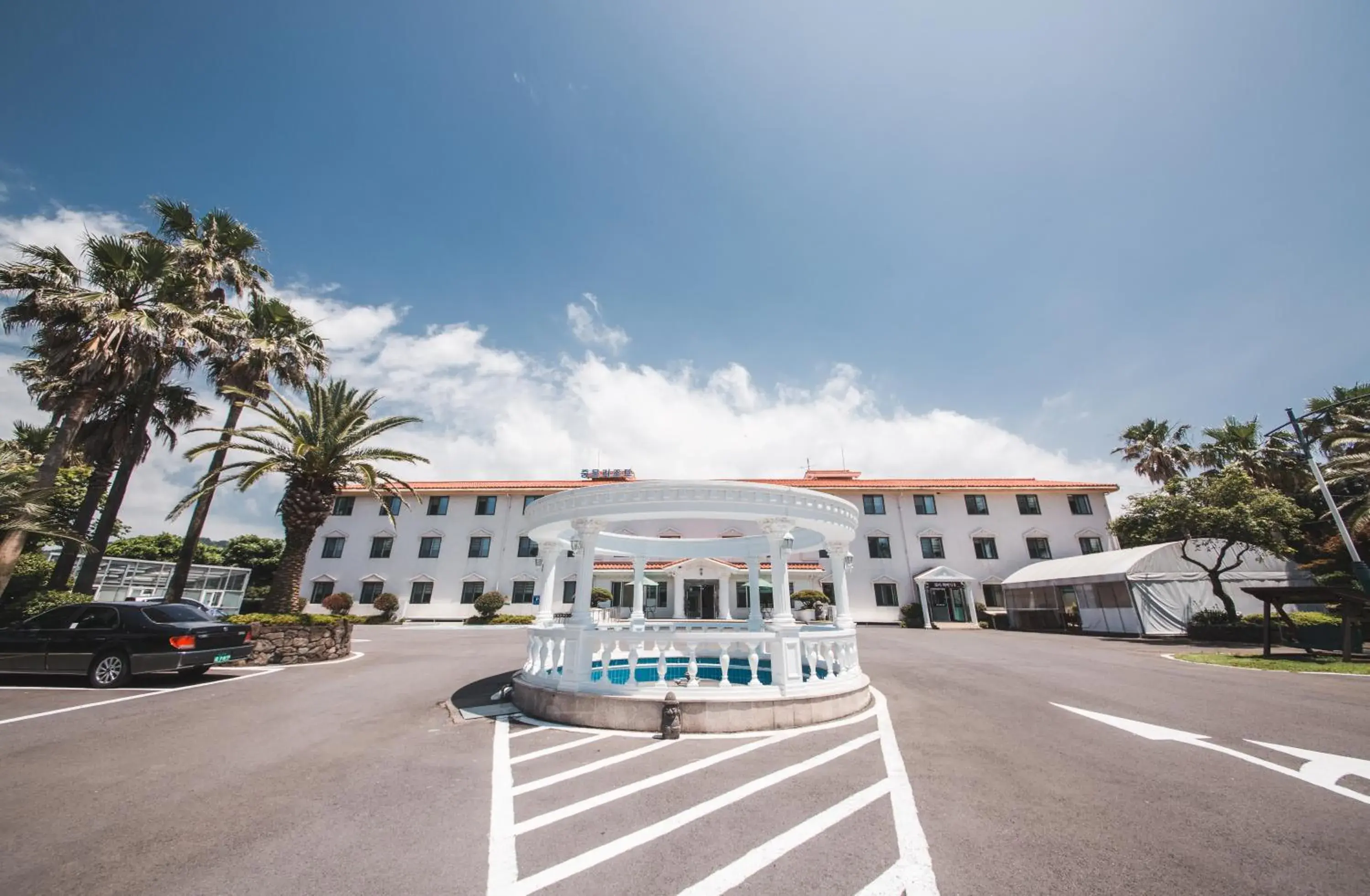 Property building in Jungmun Resort Jeju Property building in Jungmun Resort Jeju