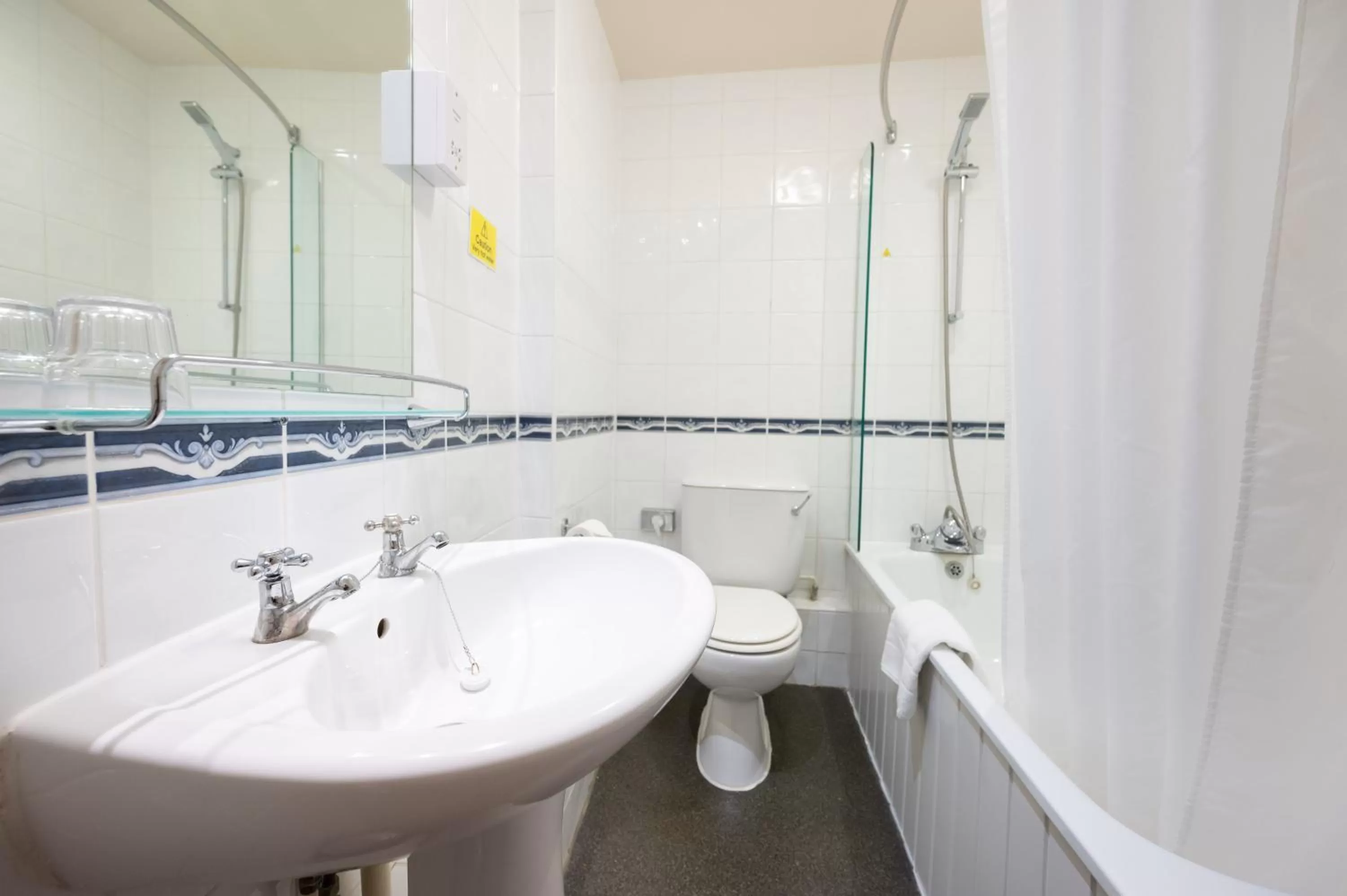 Bathroom in Antelope by Greene King Inns