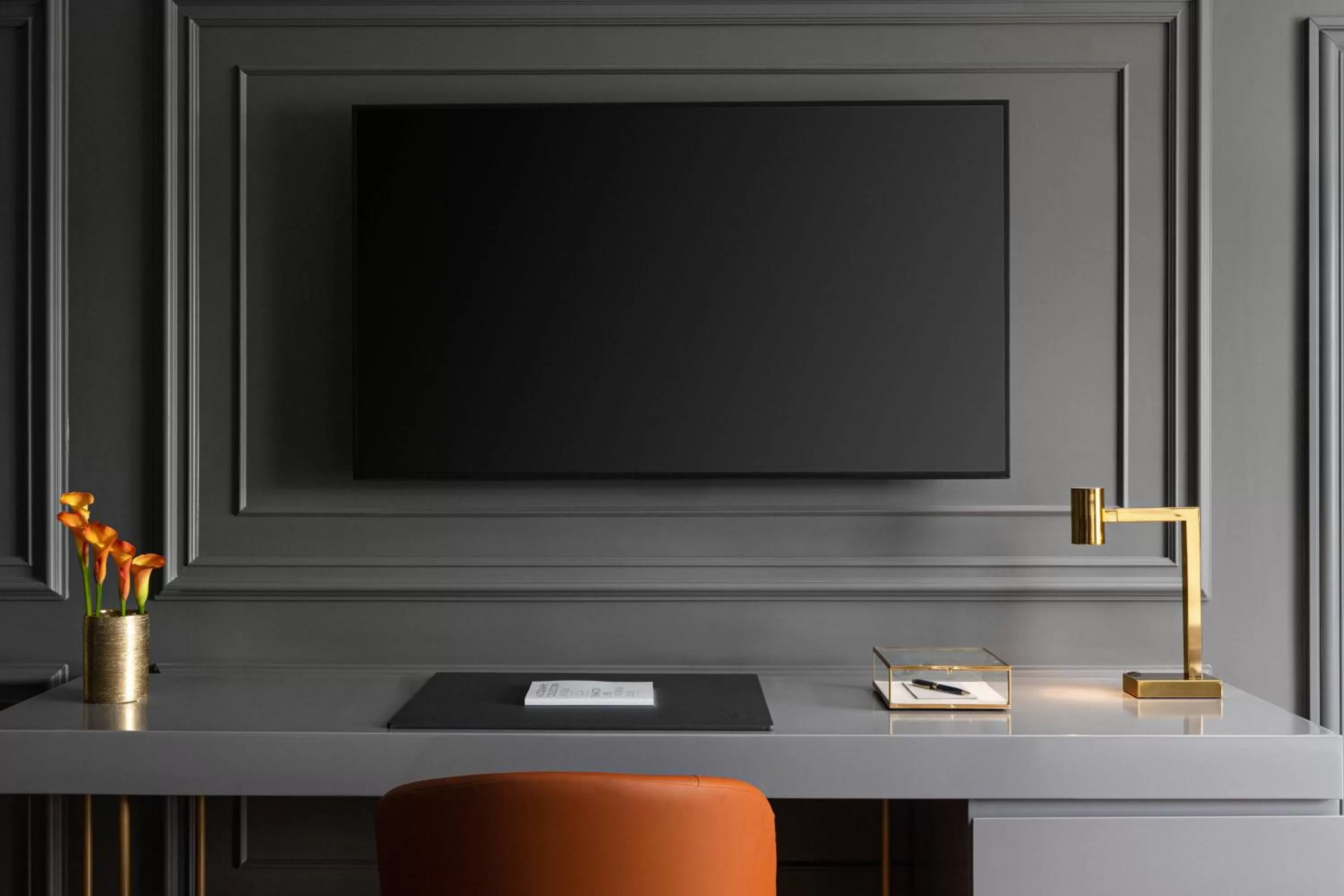 Photo of the whole room in The Drake Oak Brook, Autograph Collection