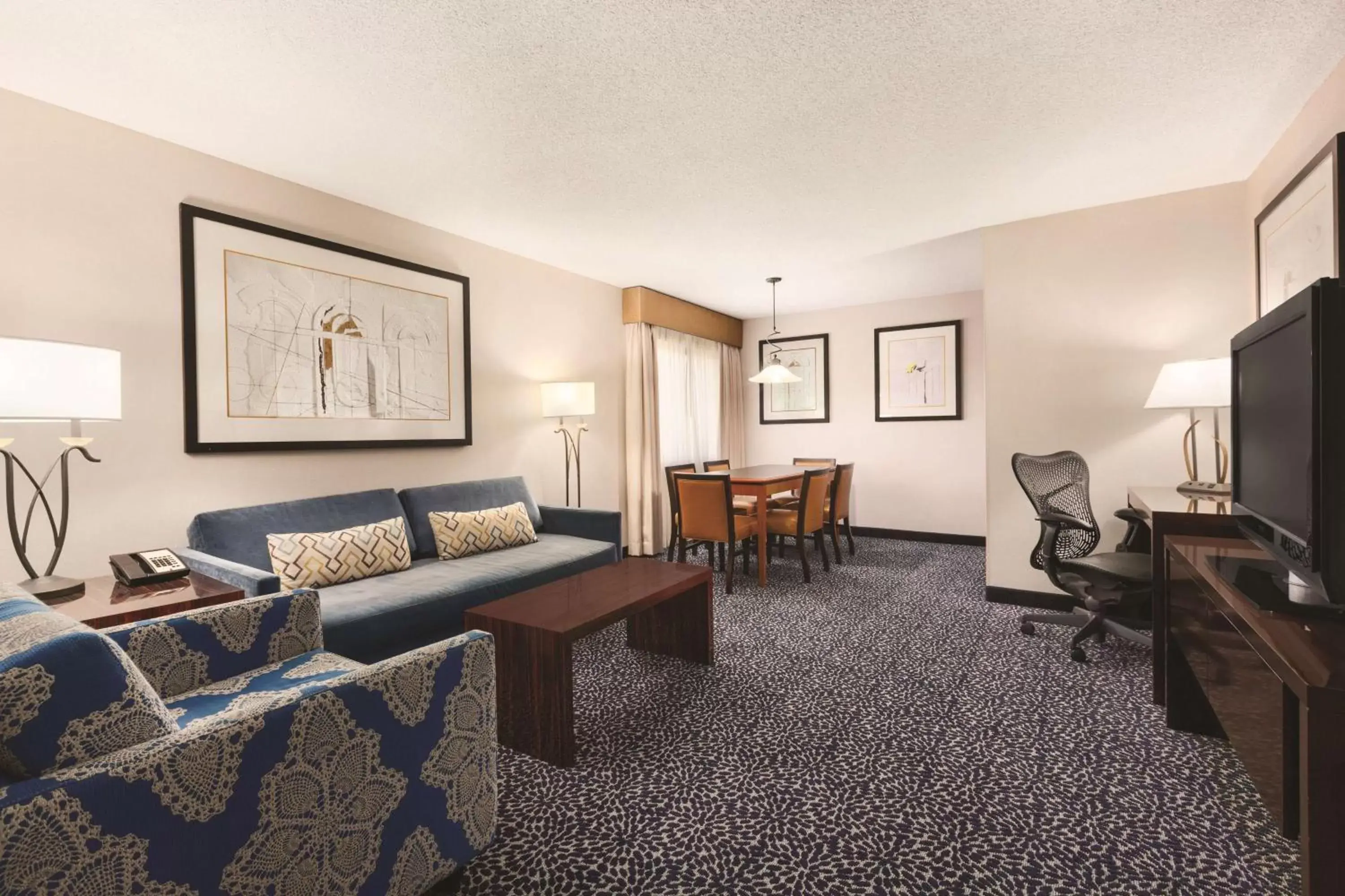 Bedroom, Seating Area in Embassy Suites by Hilton Louisville East