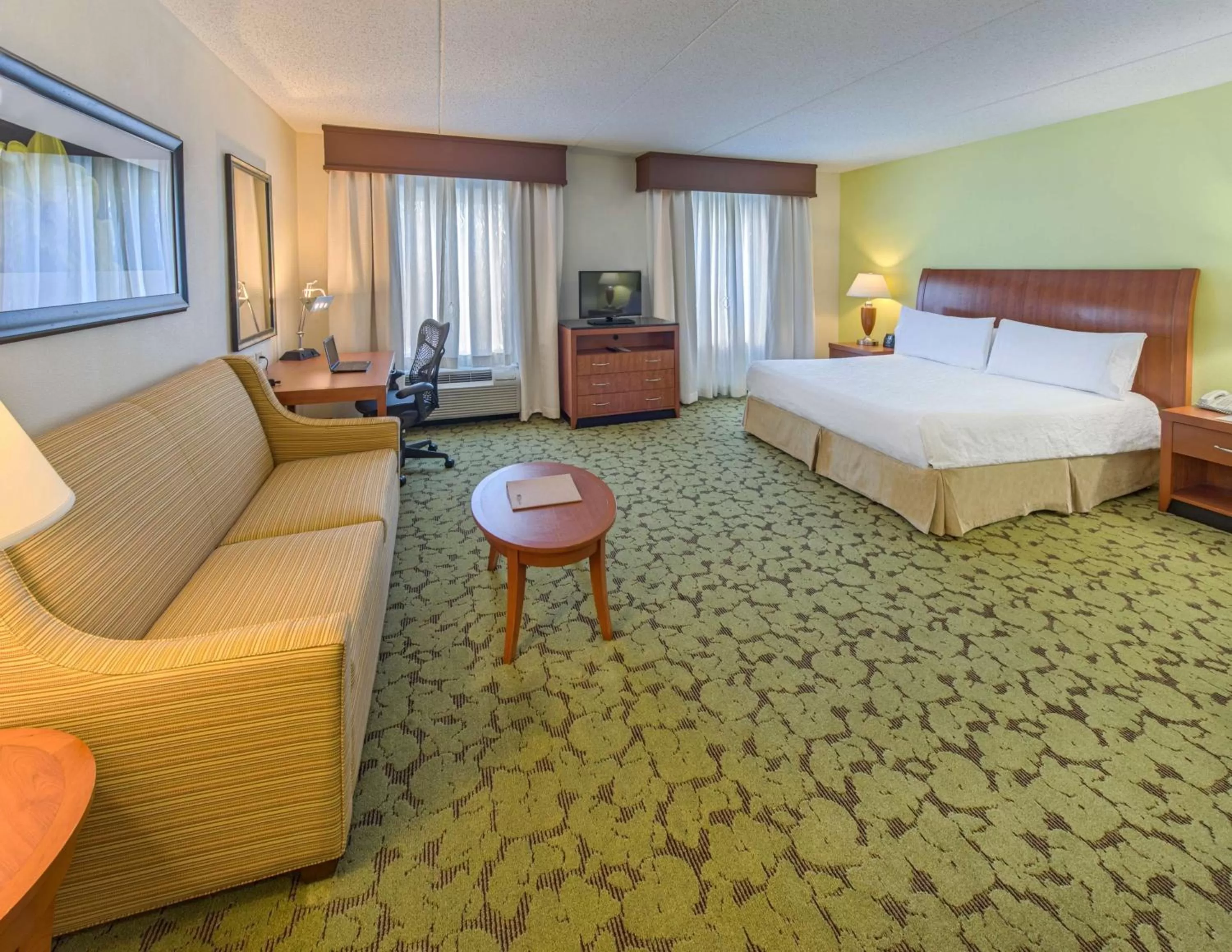 Bed in Hilton Garden Inn Tallahassee Central