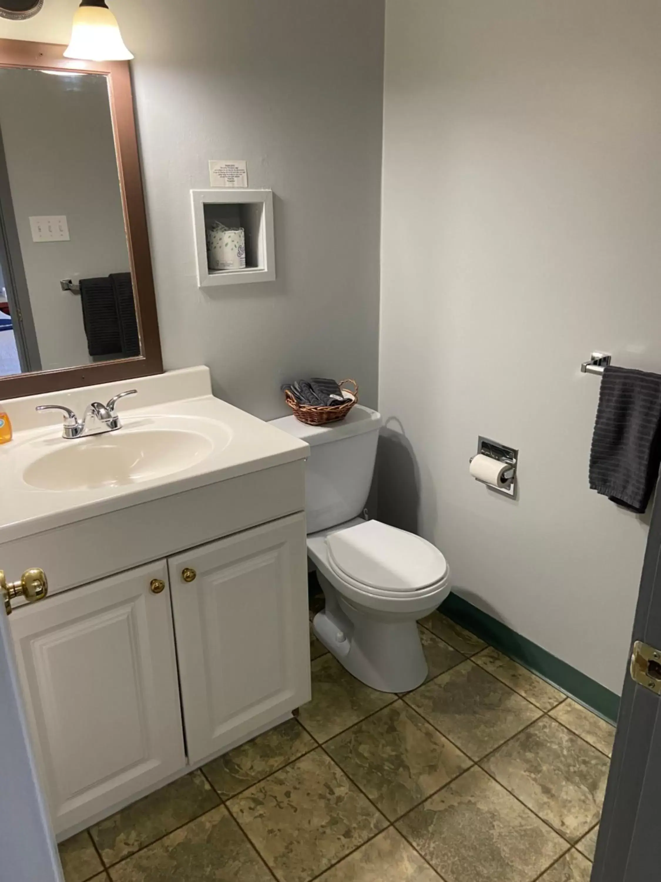 Bathroom in Monashee Lodge