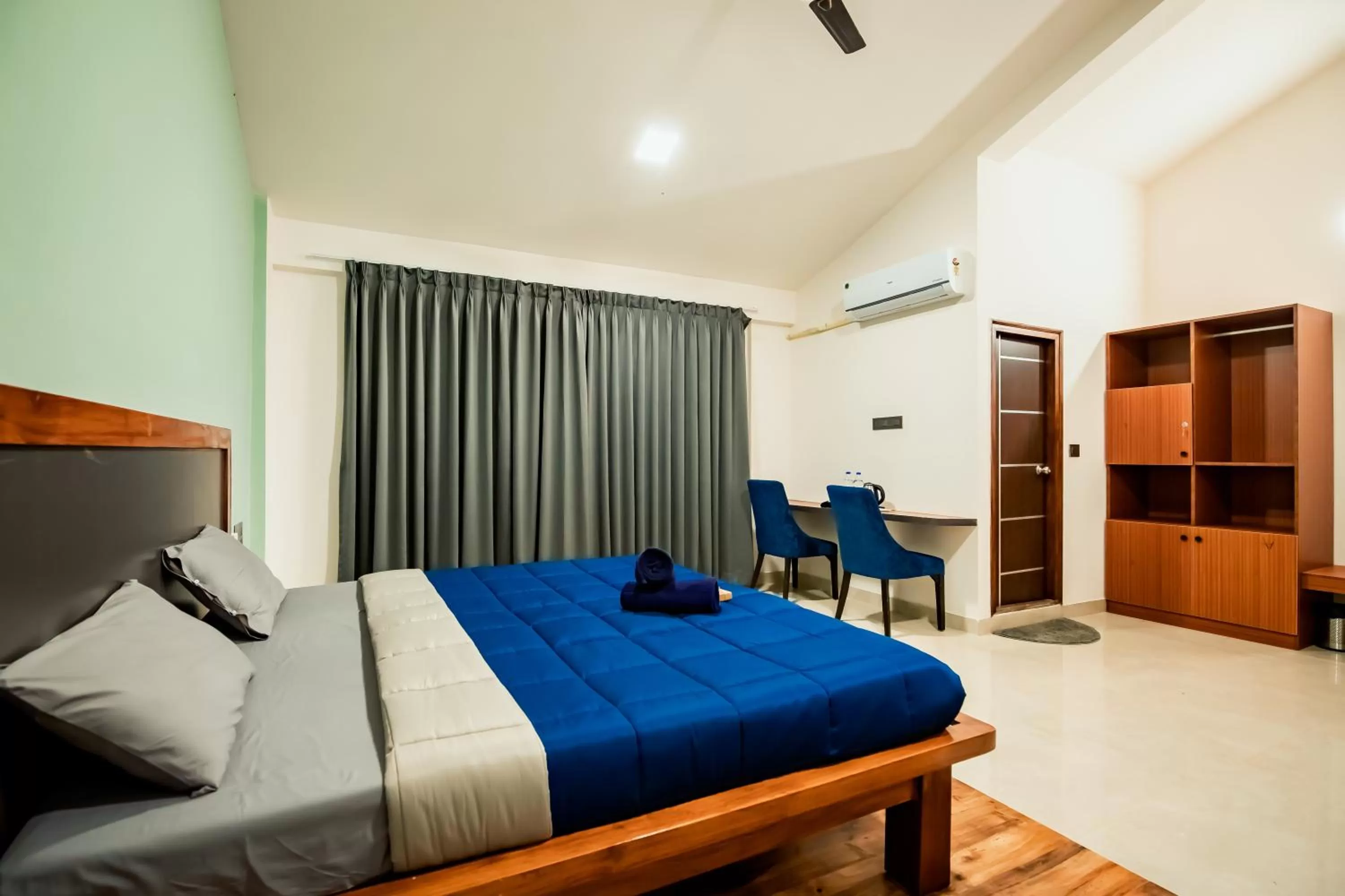 Photo of the whole room, Bed in Commune18 Resort Chikmagalur