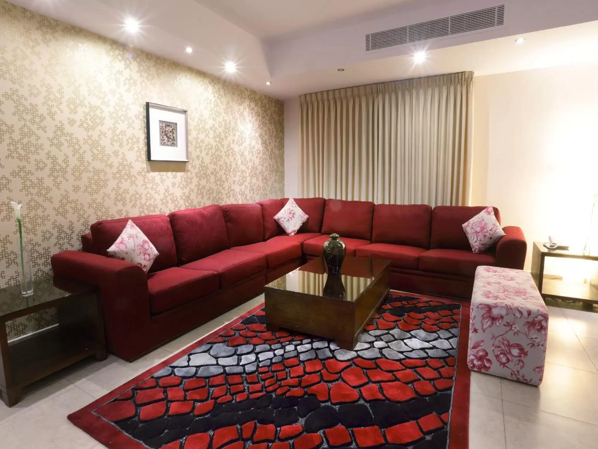 Living room, Seating Area in City Rose Hotel Suites