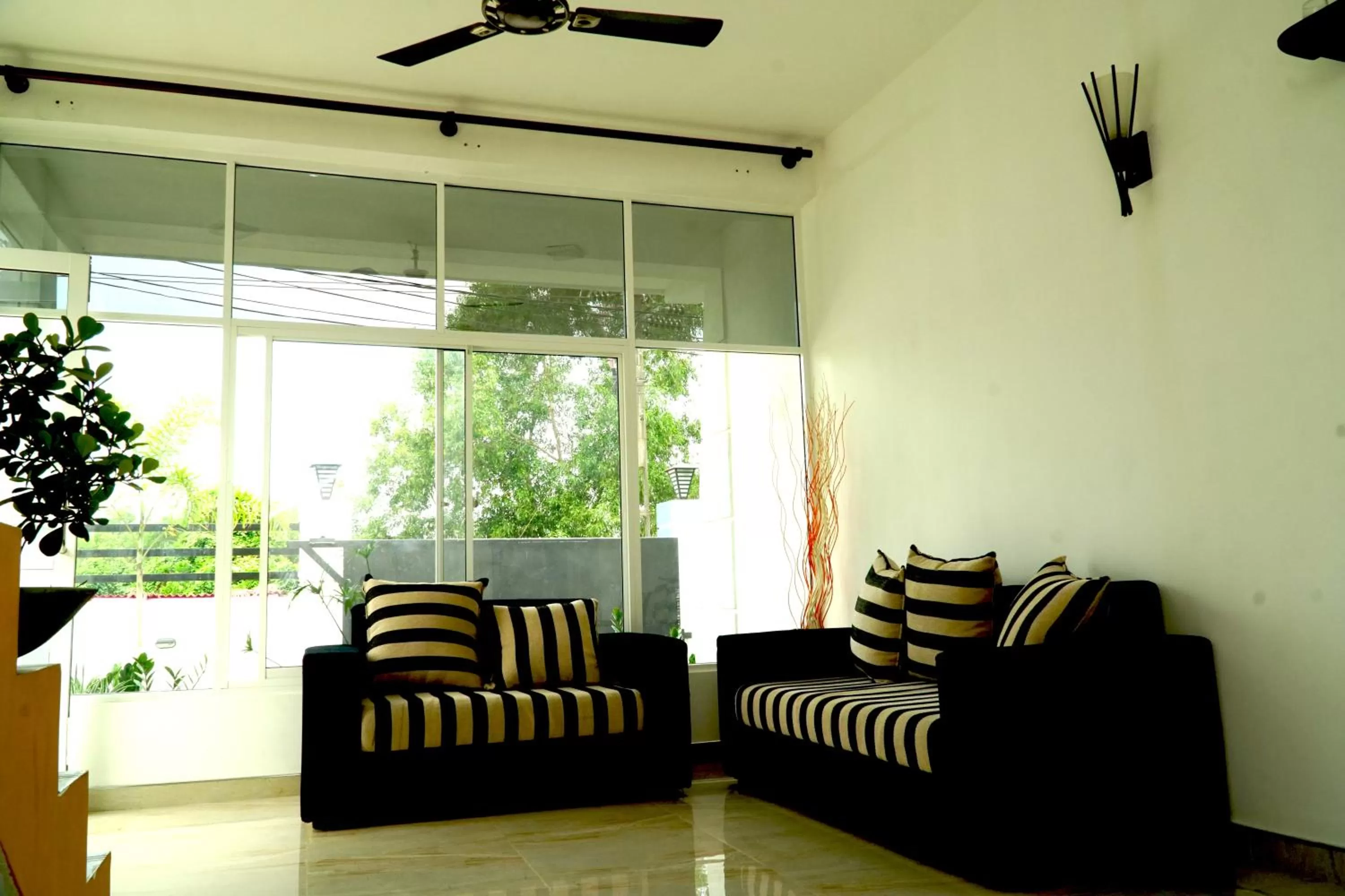 Seating Area in Airport 4 Season Transit Hotel