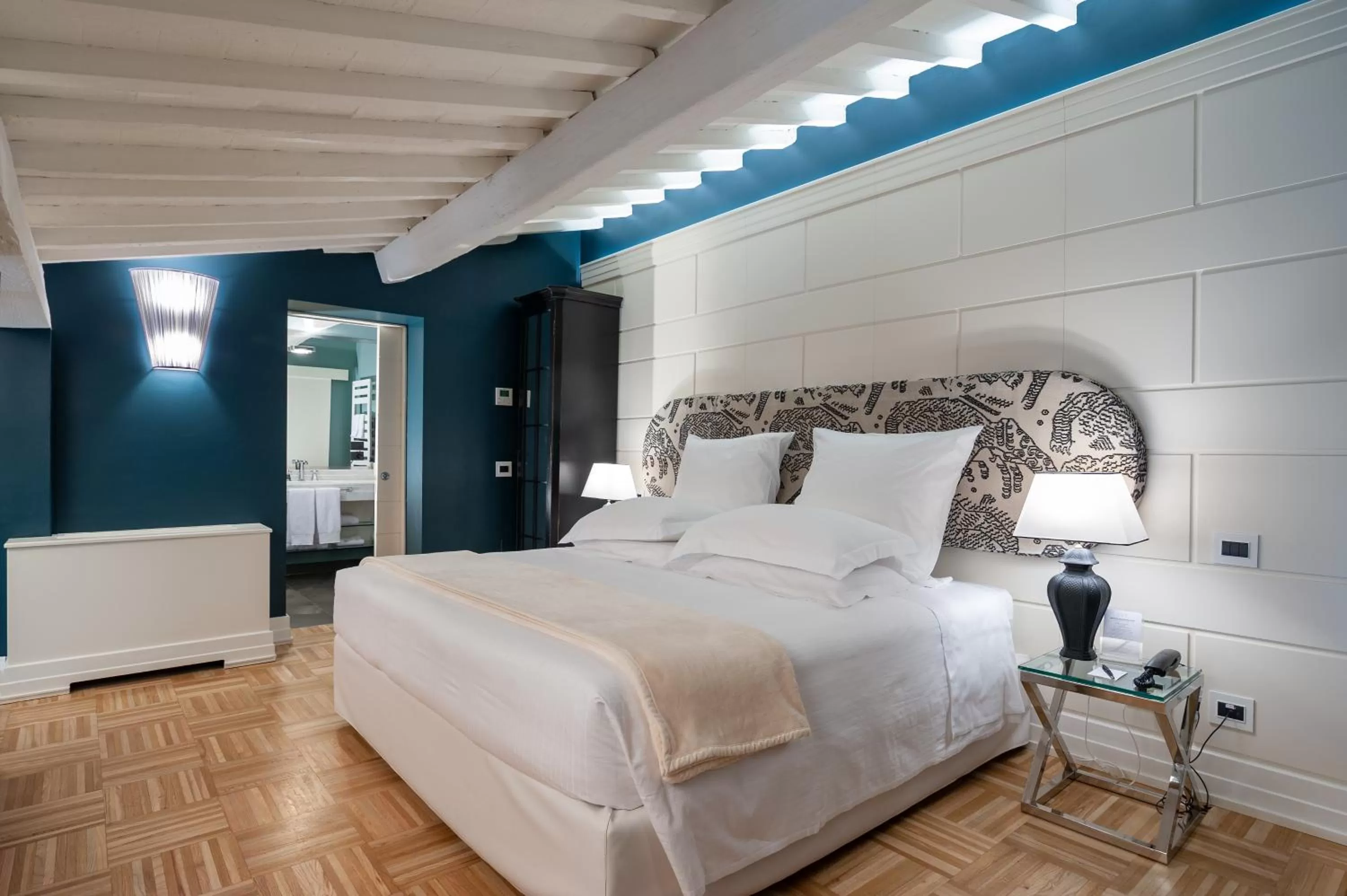 Bedroom, Bed in Hotel Number Nine