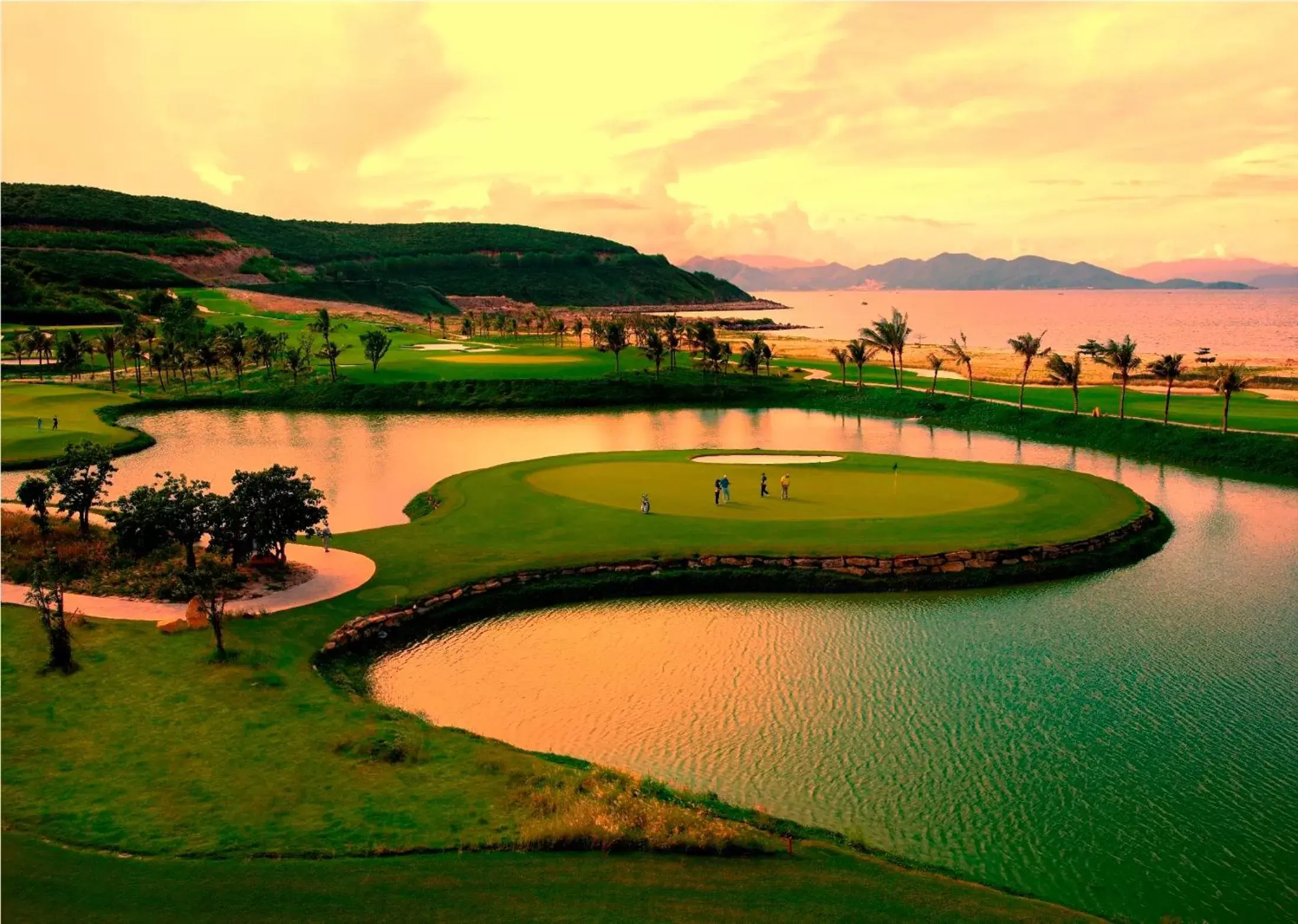 Golfcourse in Vinpearl Luxury Nha Trang