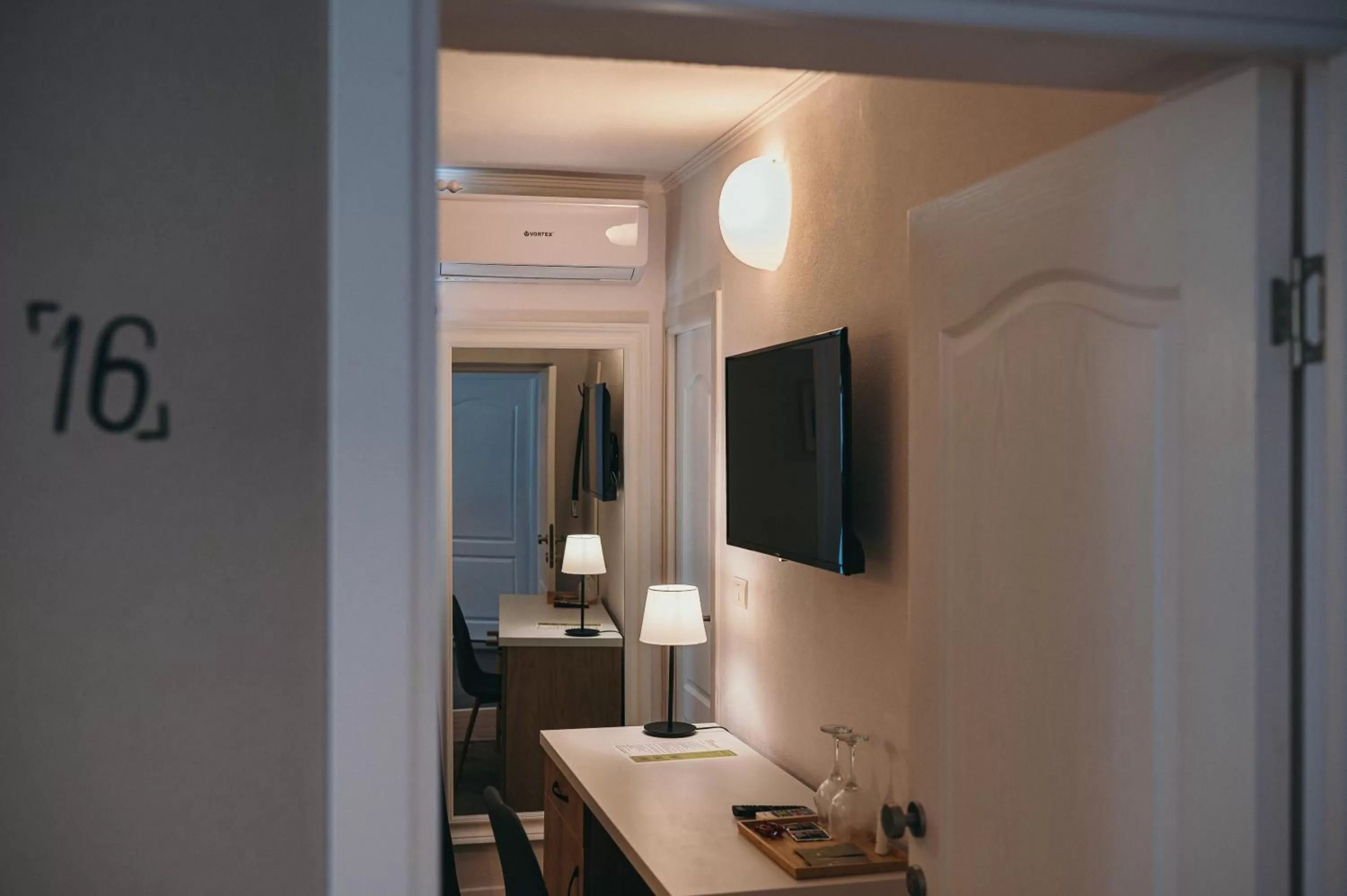 TV and multimedia in Nest Guesthouse