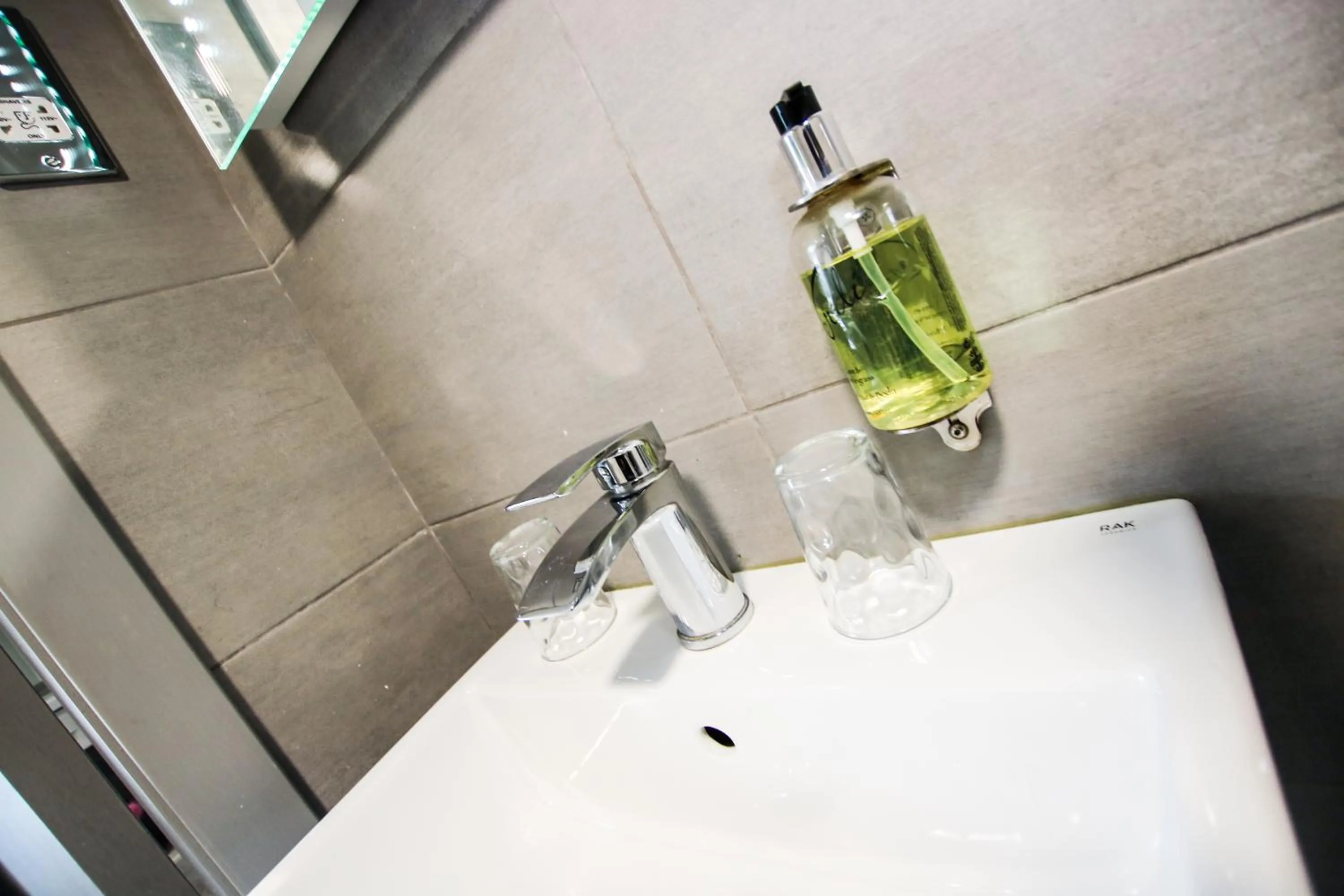 Bathroom in Brunswick Merchant City Hotel