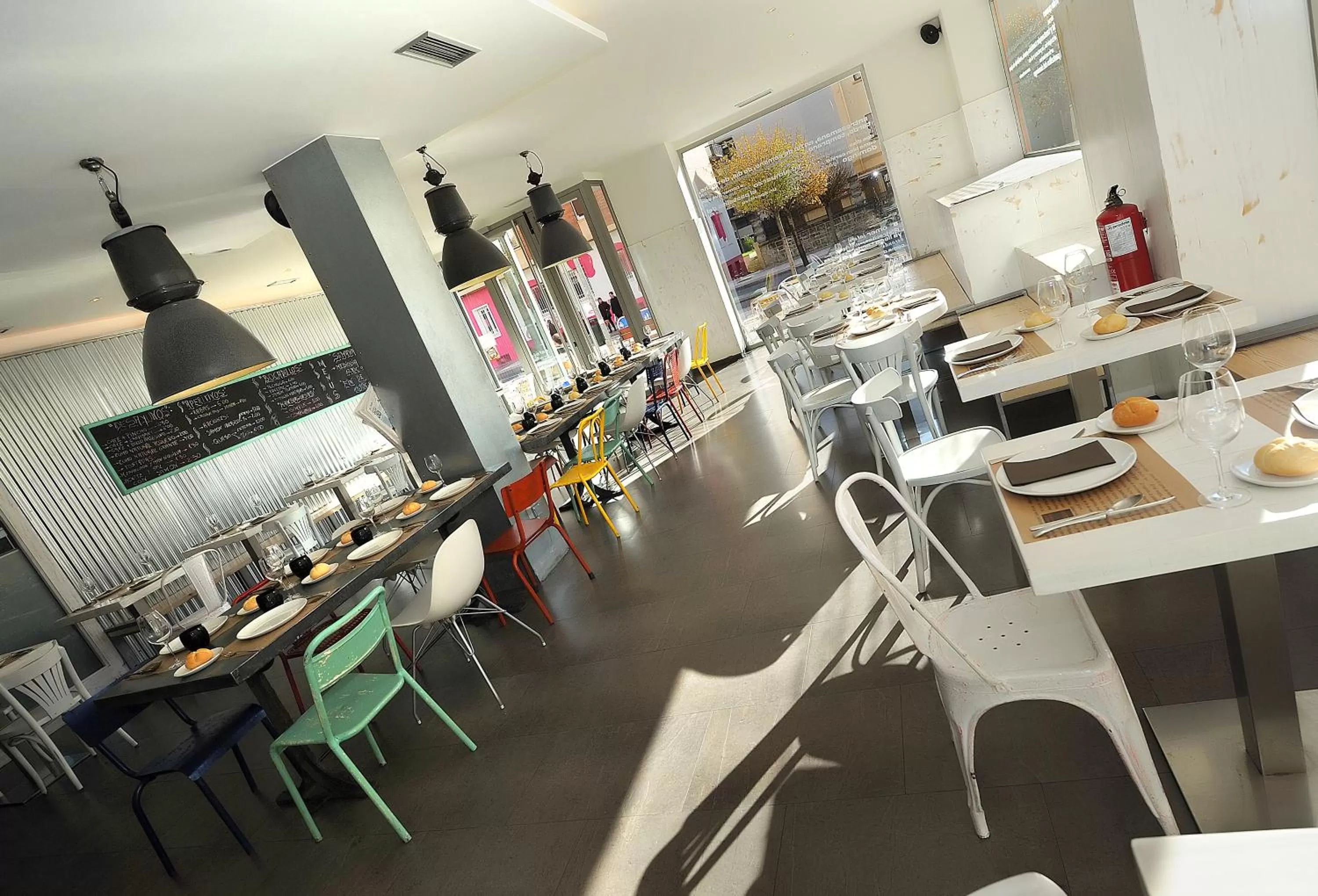 Lounge or bar, Restaurant/Places to Eat in Suites Pamplona Plaza