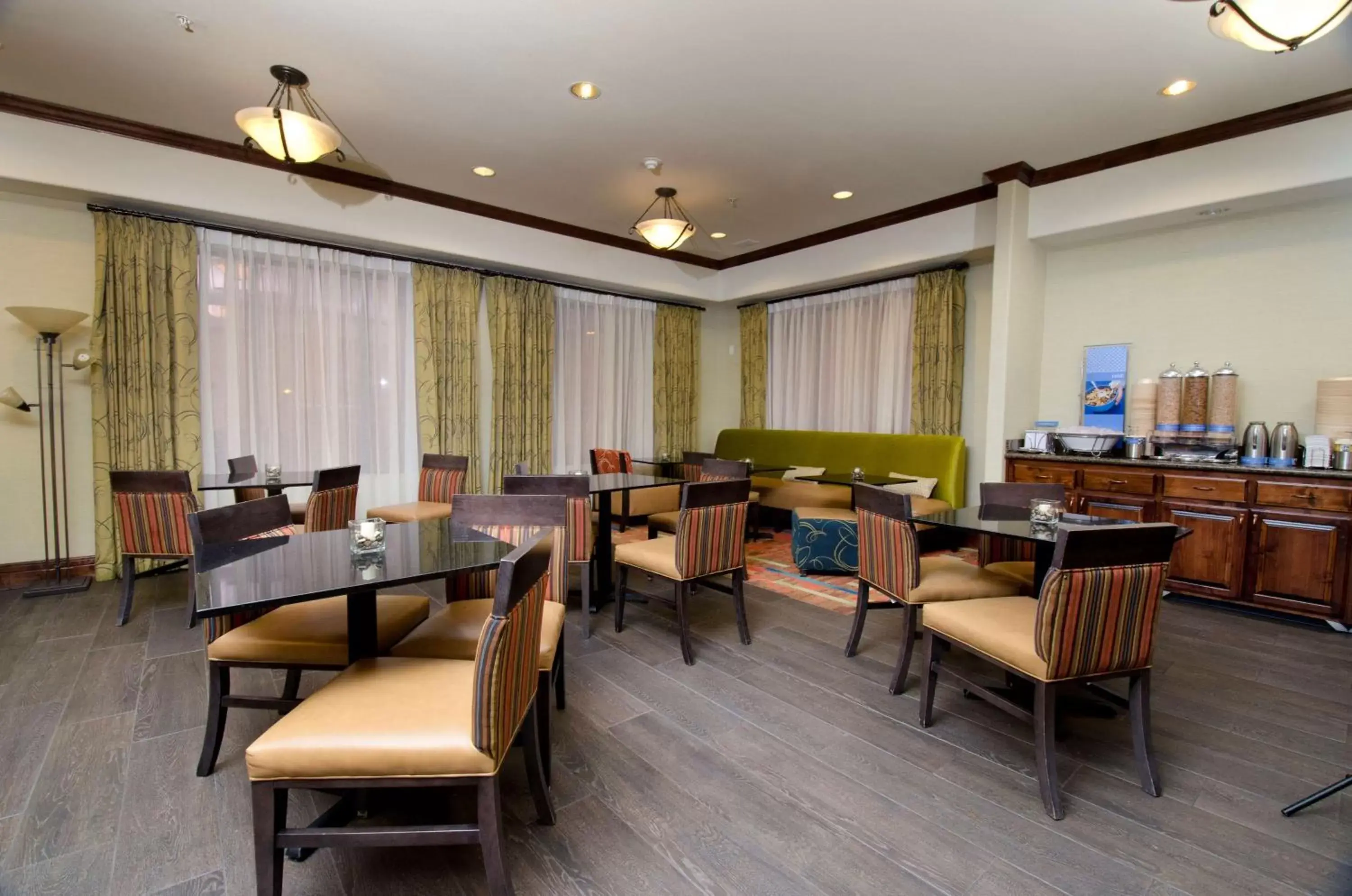 Restaurant/places to eat in Hampton Inn & Suites Gallup Restaurant/places to eat in Hampton Inn & Suites Gallup